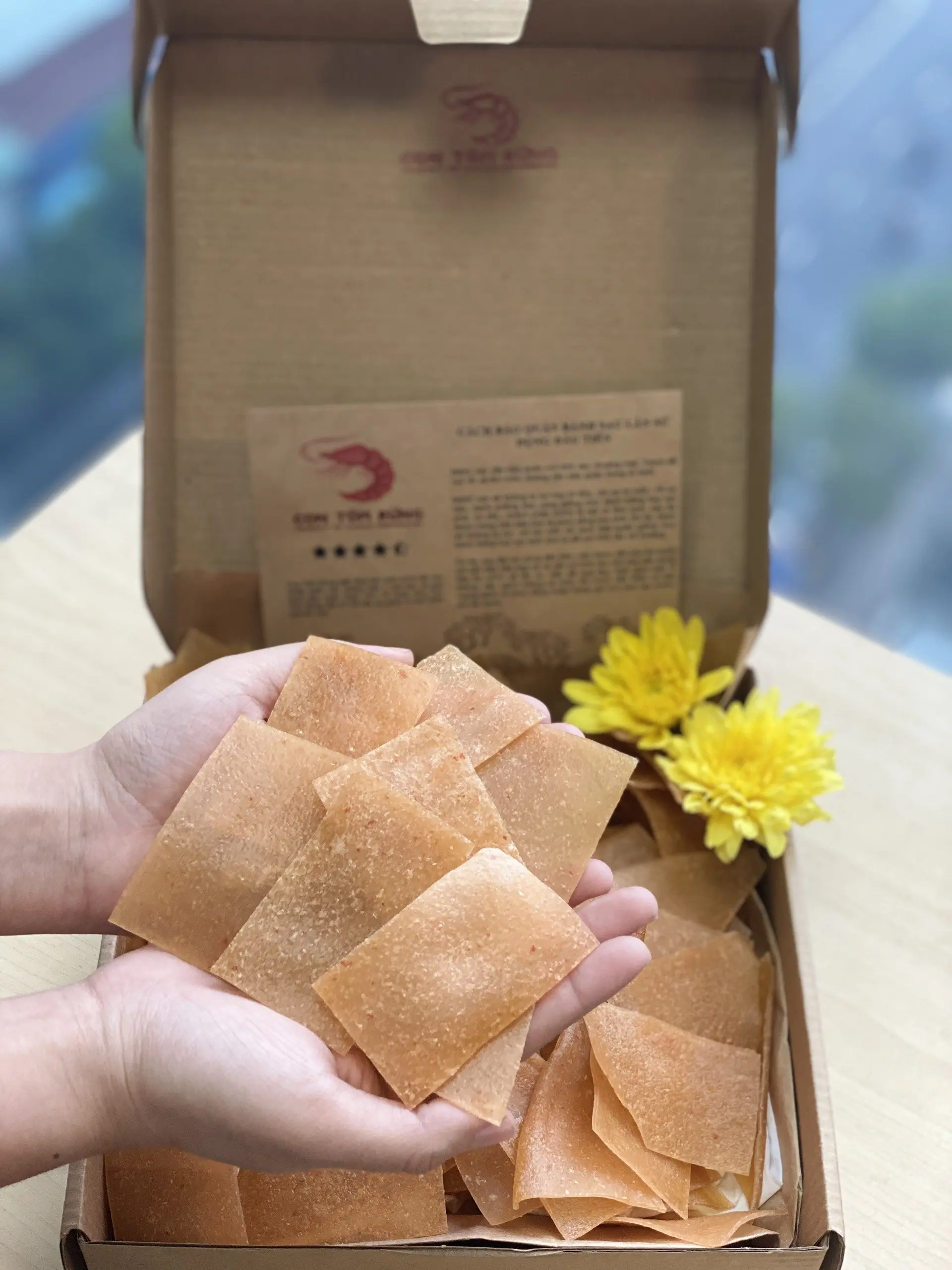 High Quality Wholesale 9 months Shelf Life Crispy Texture Taste Salty Box 500gr Prawn Cracker Shrimp Chips from Vietnam