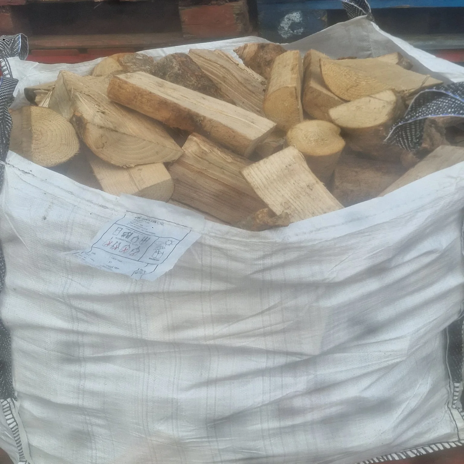 Dried ASH, OAK, BIRCH, BEECH Logs Large Crate Top Quality Kiln Dried Split Firewood / Beech Firewood/ KD firewood on pallet