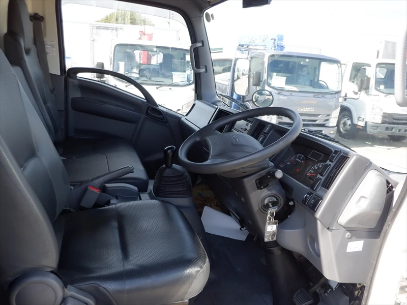 Japanese Used Good Conditioned ELF ISUZU Van Trucks For Sale