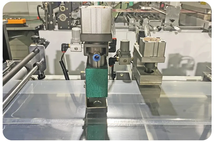 Automatic PE PA PET laminated three side seal special shape vacuum plastic pouch bag making machine for fresh food packaging bag