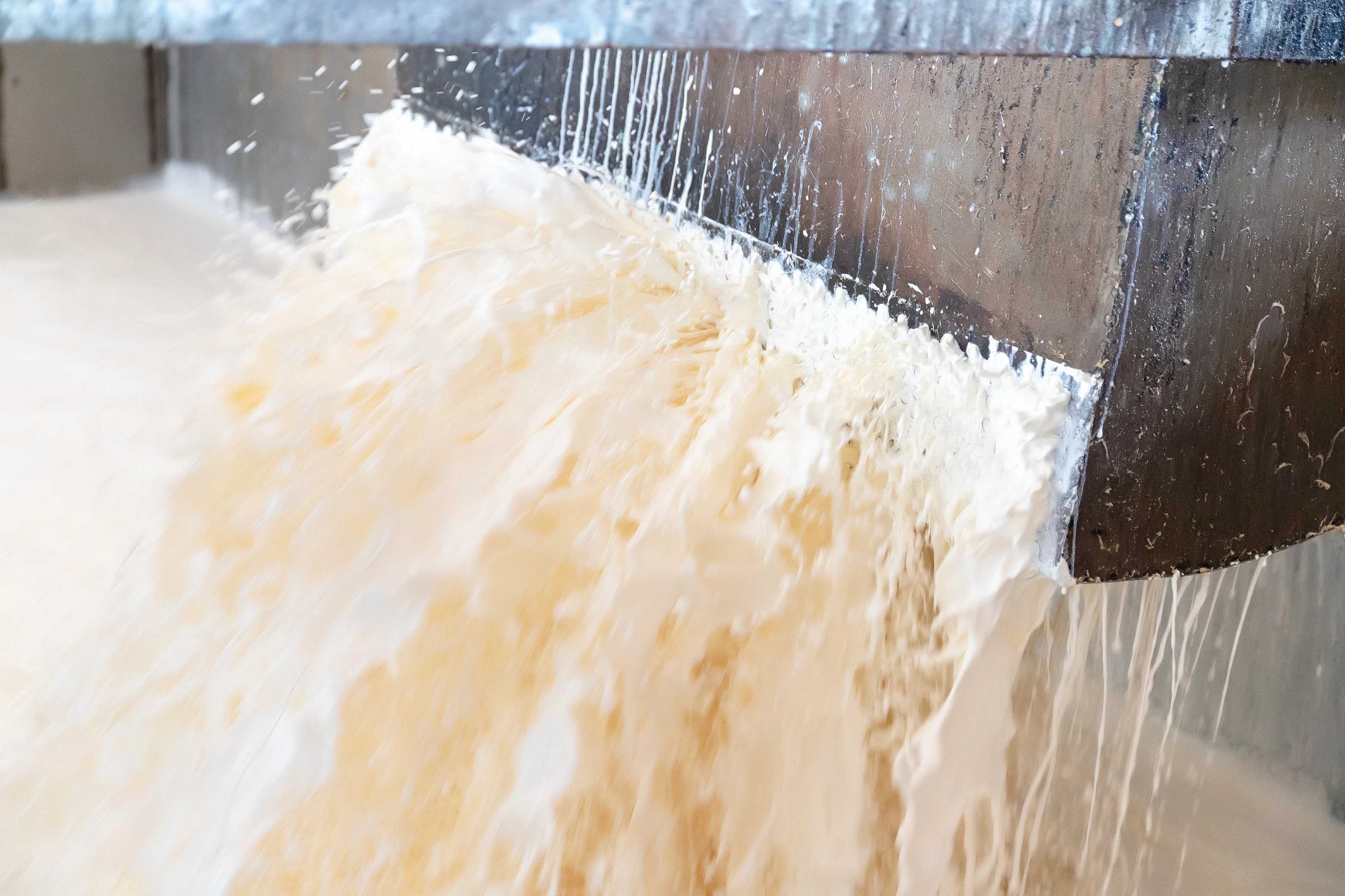 SVR10 manufacturer in Vietnam with competitive price and fast delivery rubber sheets natural compound