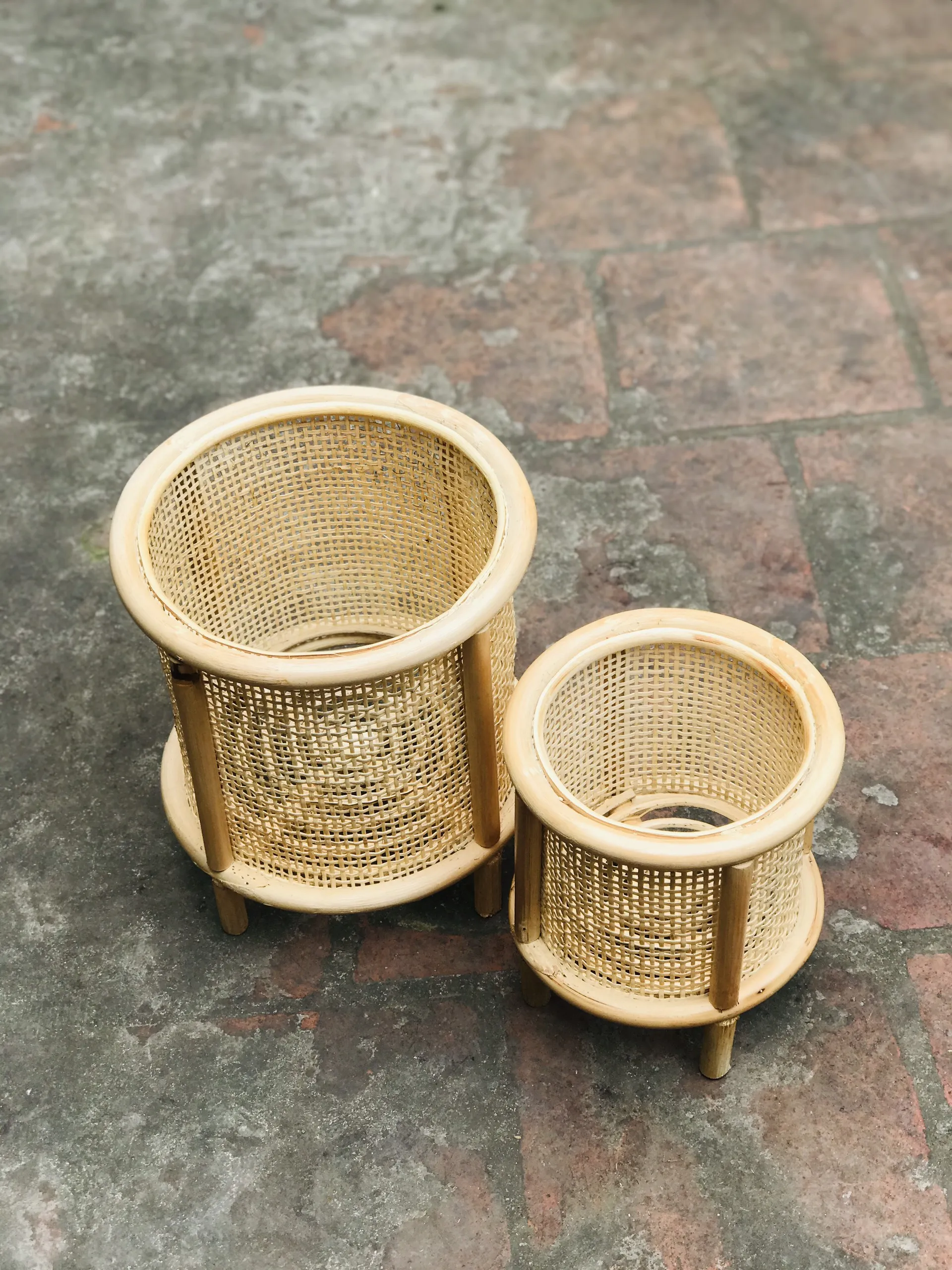 Handmade Small Rattan Wicker Plant Stand Flower Pot Holder Rack for Home Decor for Hotels and Restaurants