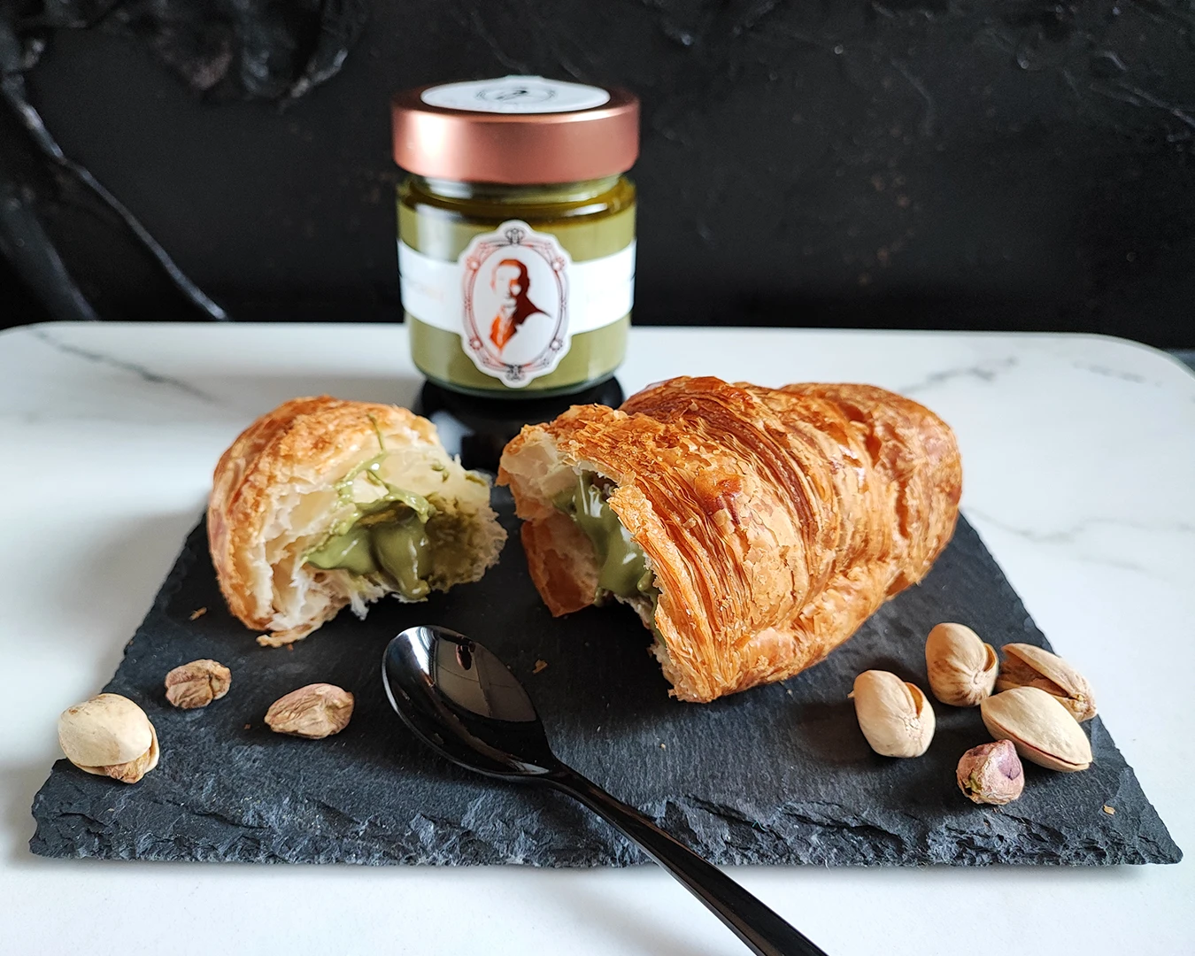 High quality Italian spreadable cream with Pistachio 220g made with high-quality and natural ingredients