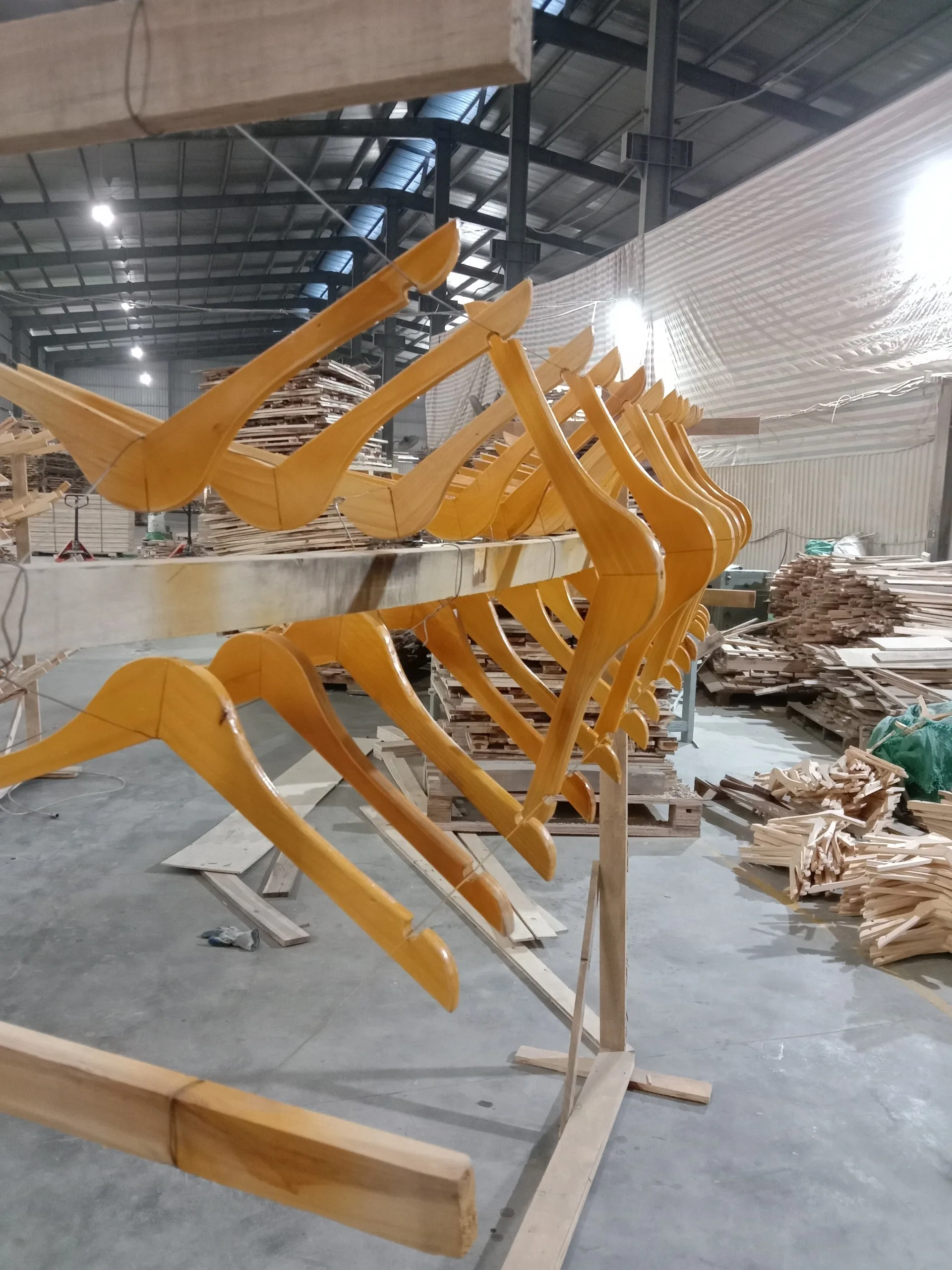 Reasonable Price Fashionable Wooden Hanger Sturdy Natural Wooden Made 43cm Length Vietnam Supplier