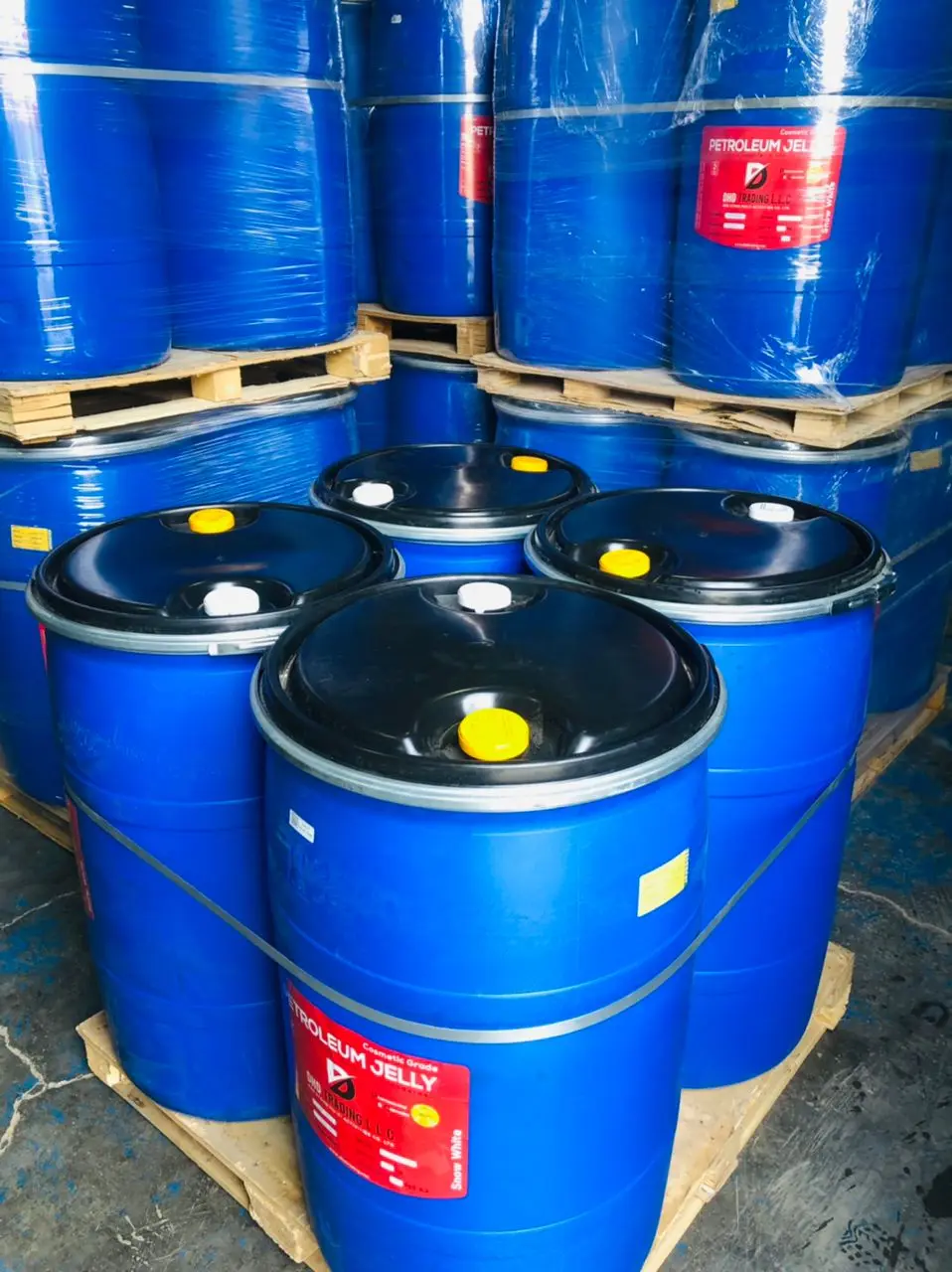 WHITE PETROLEUM JELLY 175 KG IRON & PE DRUM