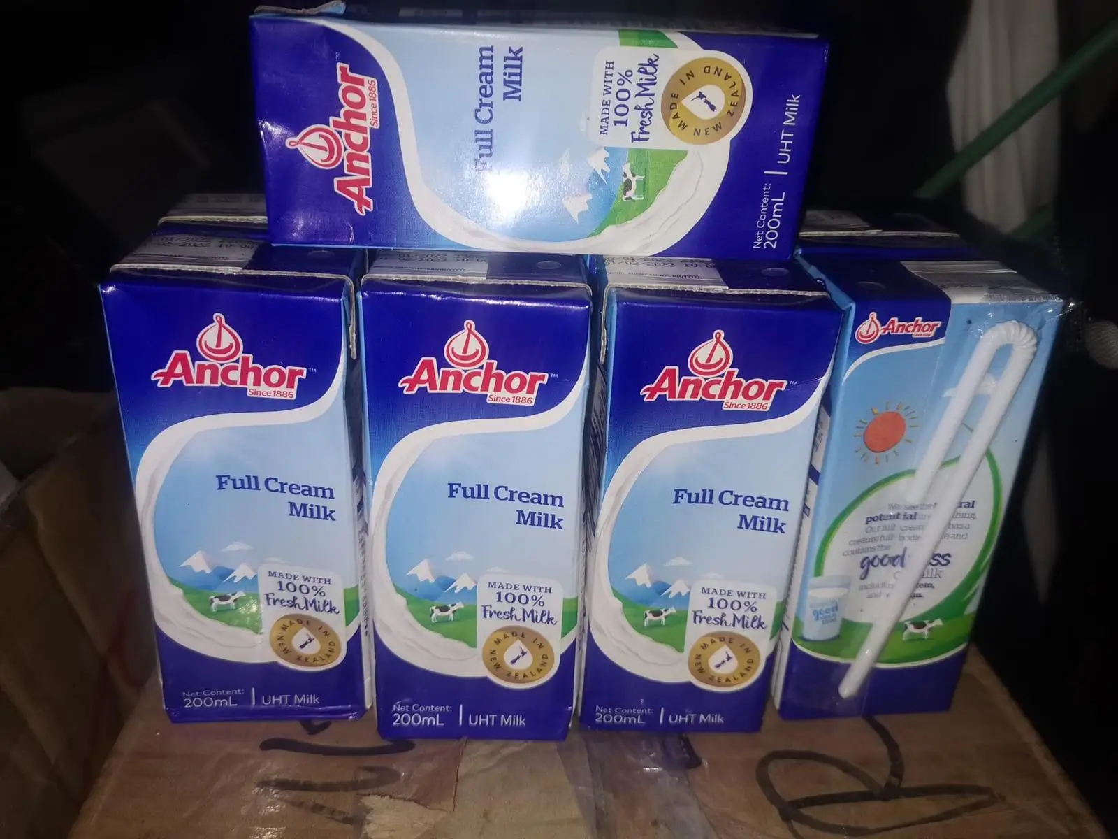 Huge Demand Hot Selling Green Garden 3.5% UHT Whole Milk 1L with Screw Opener From The Alpin Mountains UHT milk For Sale