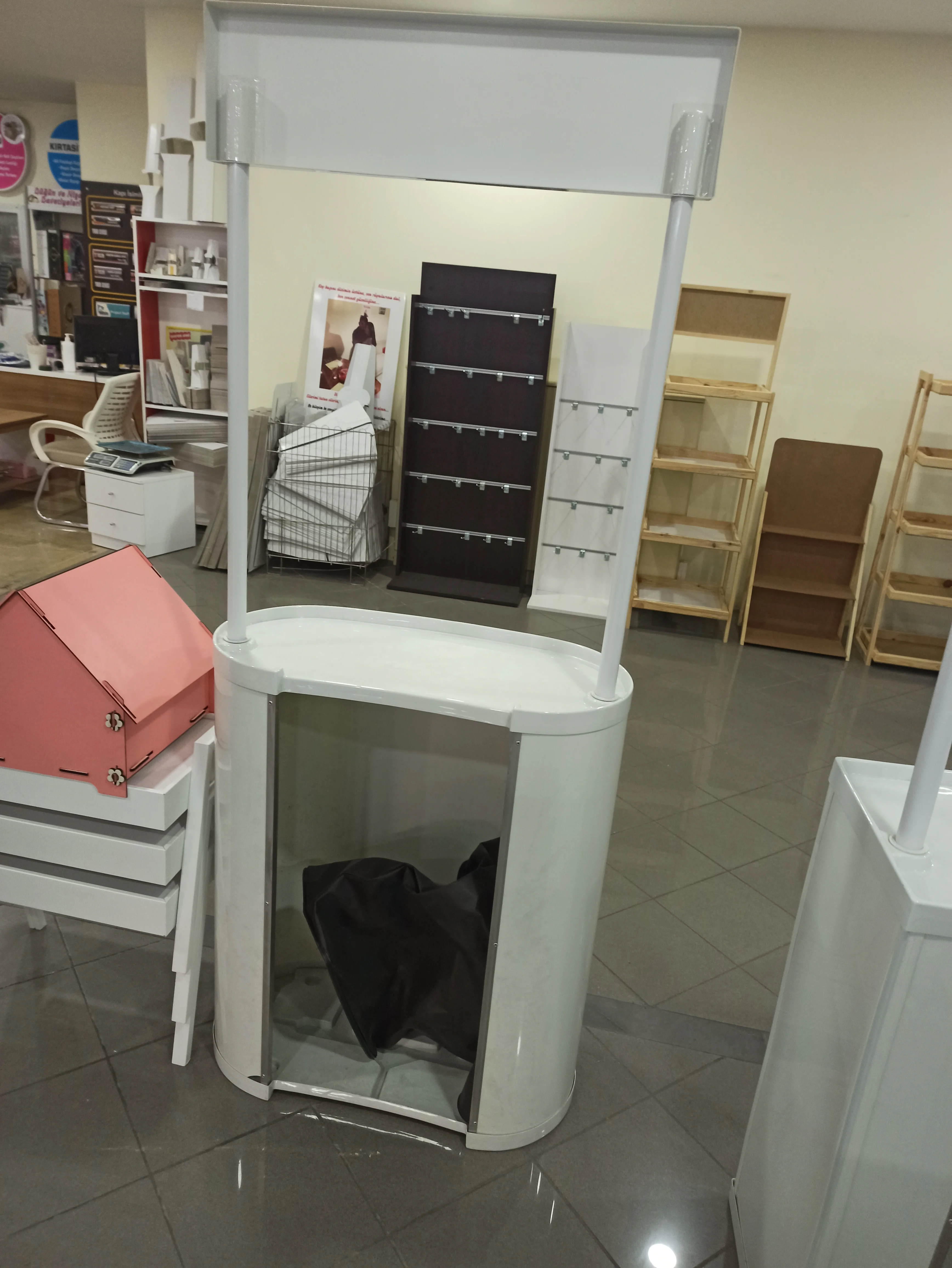 Quality Plastic Supermarket Oval Foldable Counter Display Stand Marketing Displays Exhibition Bean Promostand