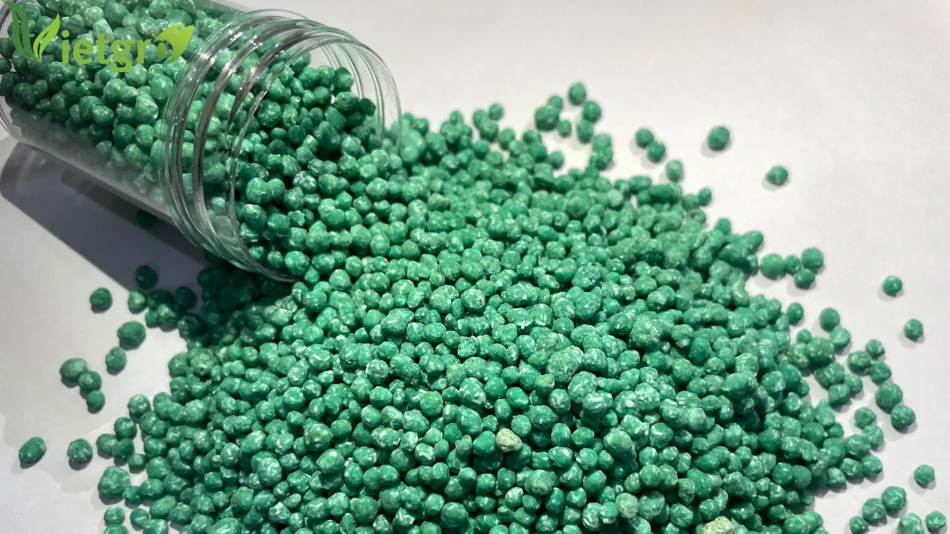 NPK 20-10-10 Compound fertilizer - Granular Fertilizer - Color: Green