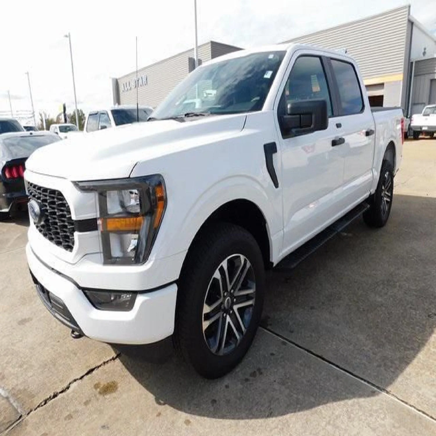 Подержанный 2023 Форд F-150 XL
