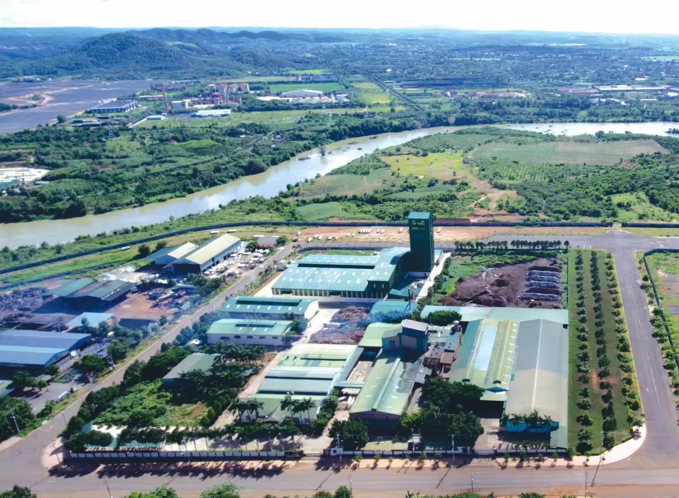 Сушеный распылением порошок растворимого кофе оптом HACCP ISO HALAL Cert 100% Robusta из Вьетнама