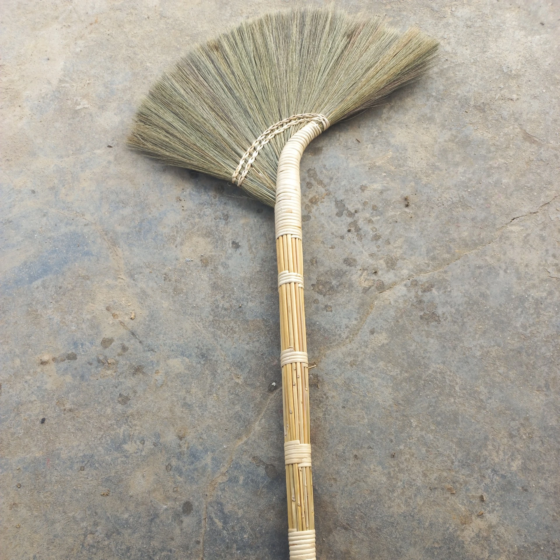 Natural Grass broom Wholesale Cheap Price Natural straw broom Durable Coconut brass broom Ready to ship