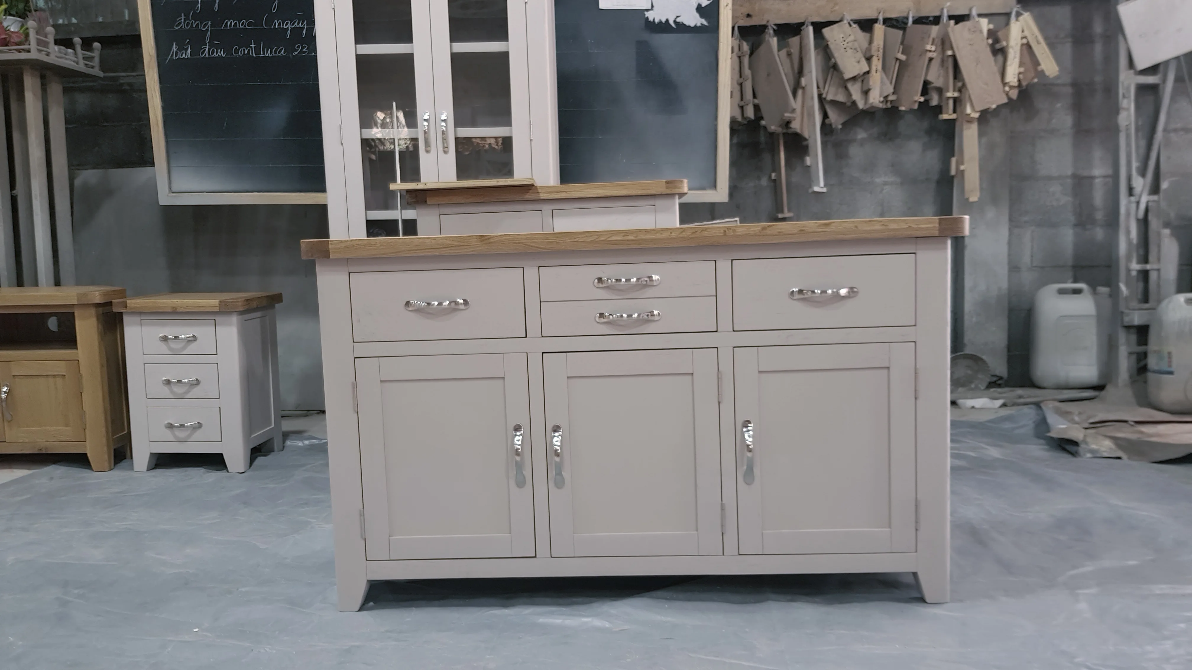 SIDEBOARD 3 DOOR 3 DRAWERS
