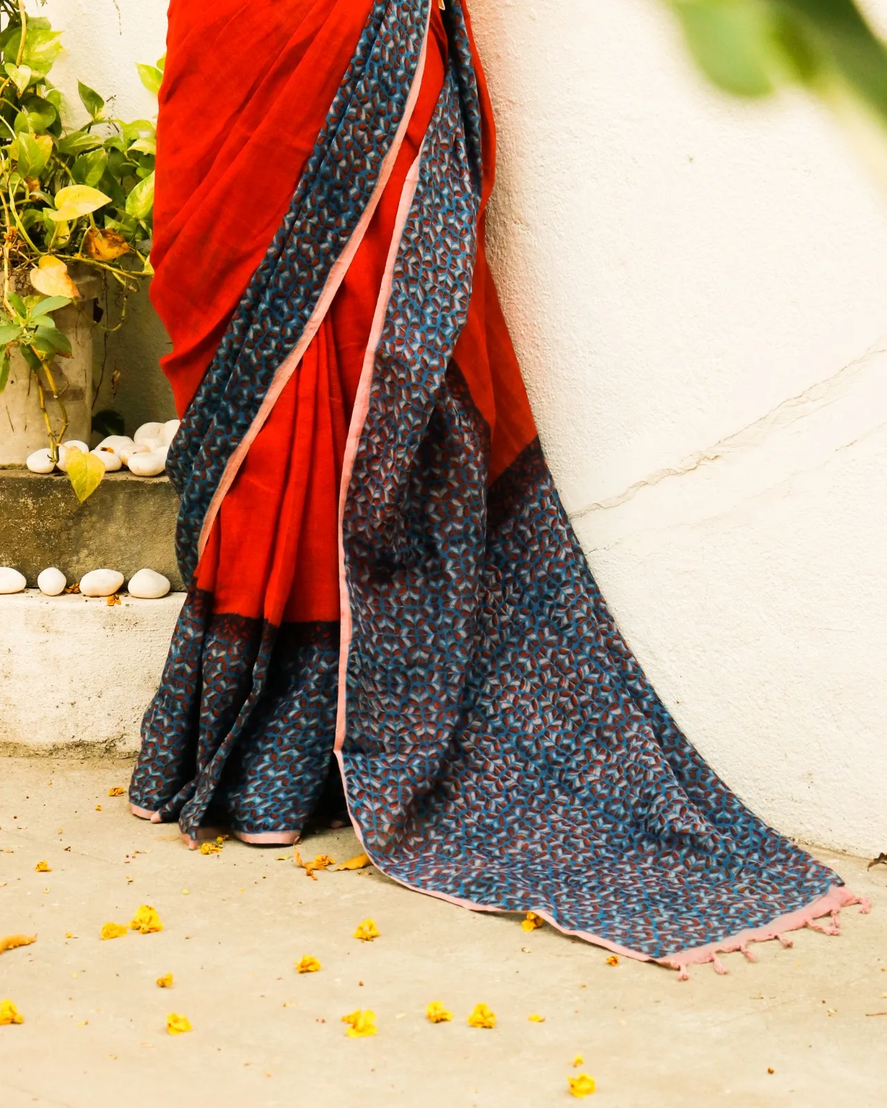 Top Selling Traditional Zari Border Cotton Sungudi sarees beautiful design for women at Inexpensive Price from India