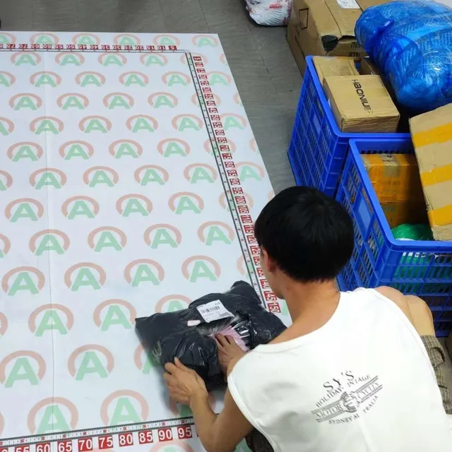 Consolidation of goods in a warehouse in Guangzhou