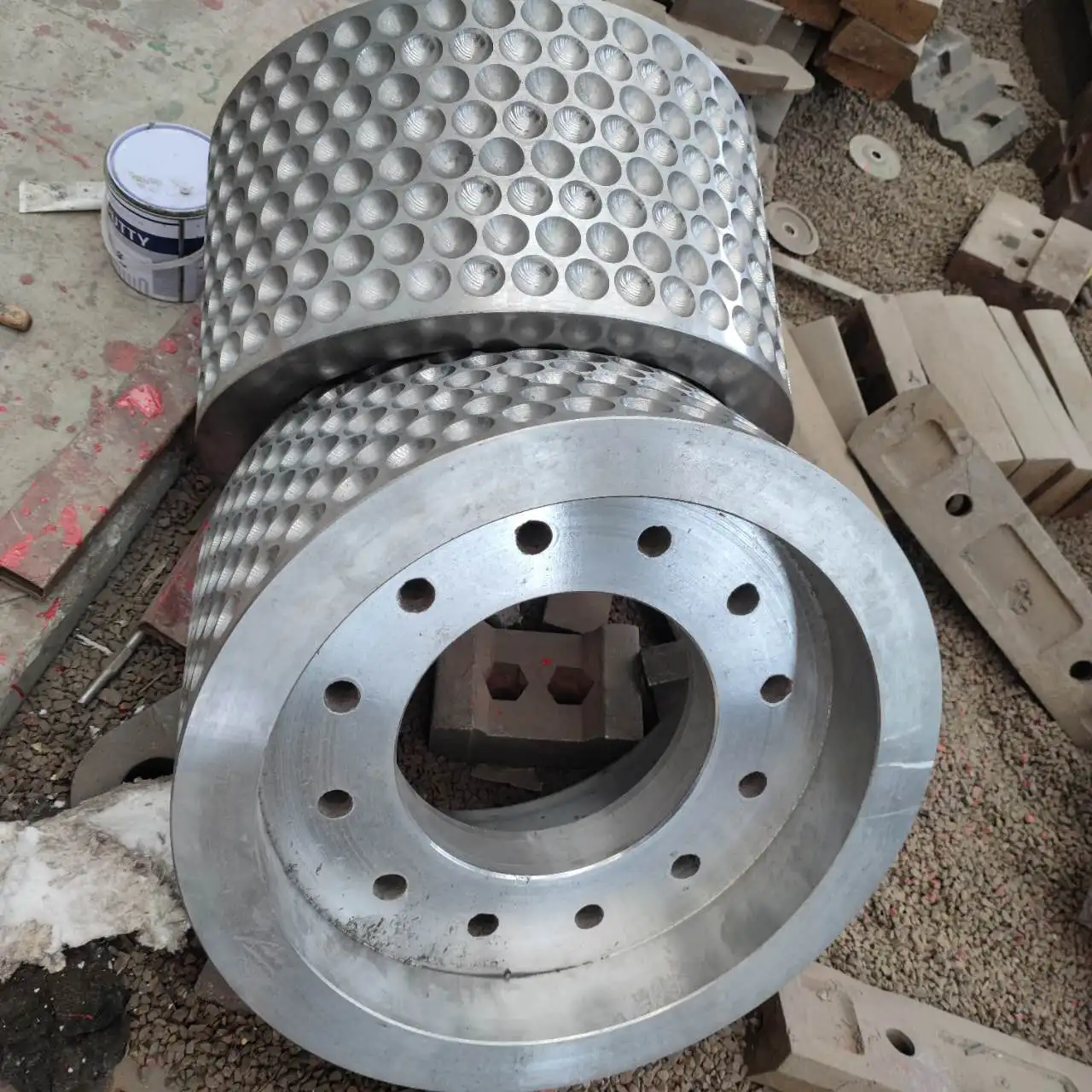 High-efficiency, environmentally friendly and durable double roller briquetting machine spare parts