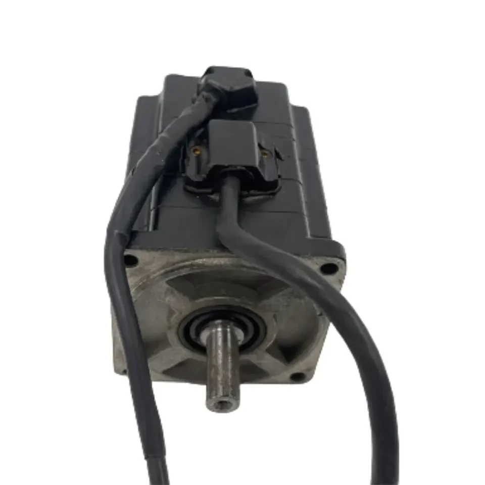 Effortless Shipping Sanyo Denki Bl Super P5 B Motor Black P50B07020DXS20 20A 31A AC Voltage 200V Produce Electronic Components