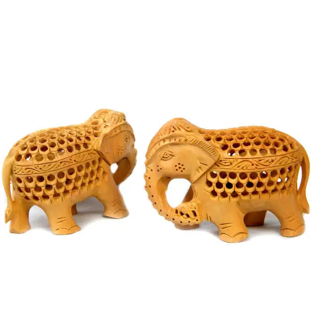 Декоративные деревянные статуи и скульптуры