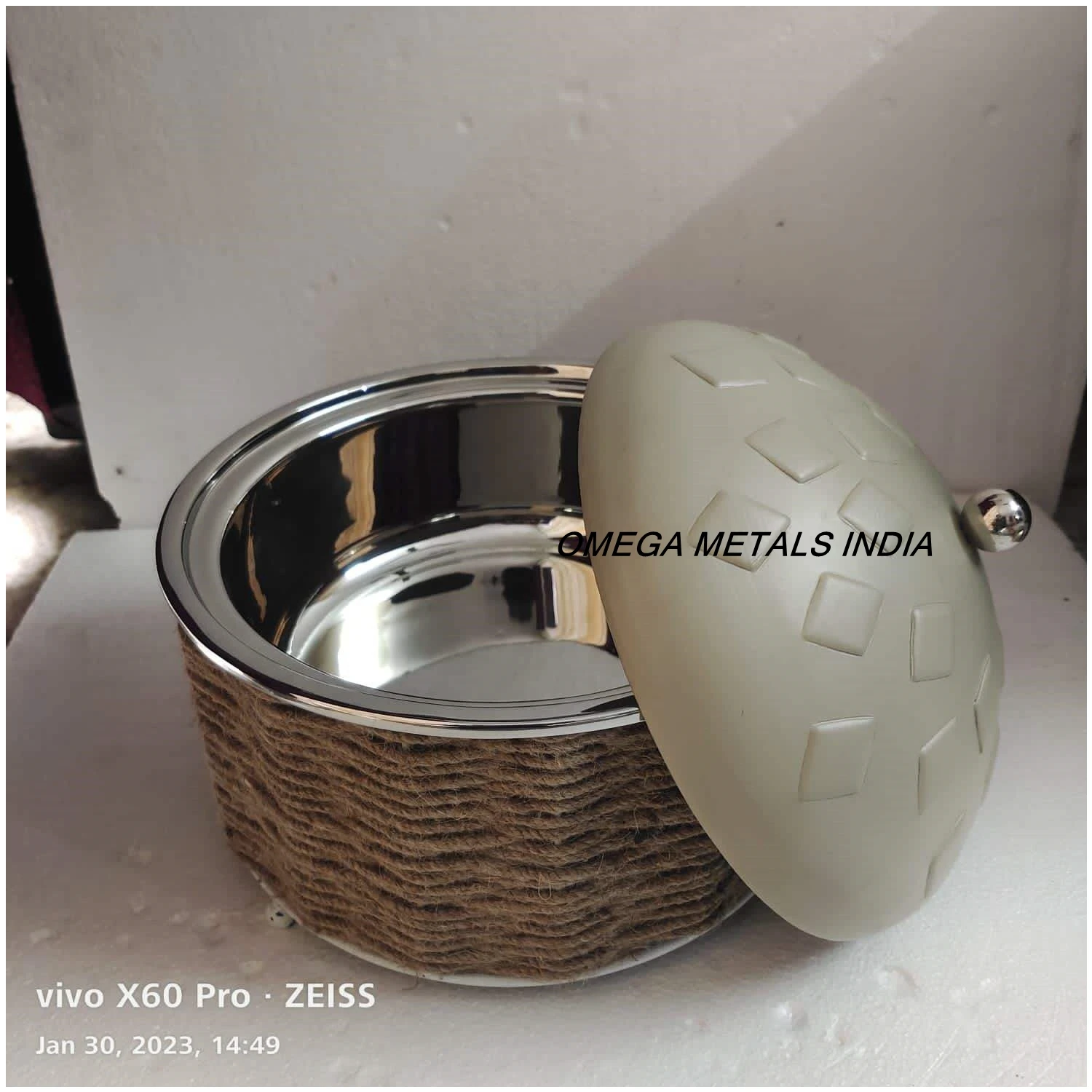 Best Quality Wooden Base Casserole with Metal Lid New Design Food Warmer with Designer Lid Hot Pot for Home Kitchen