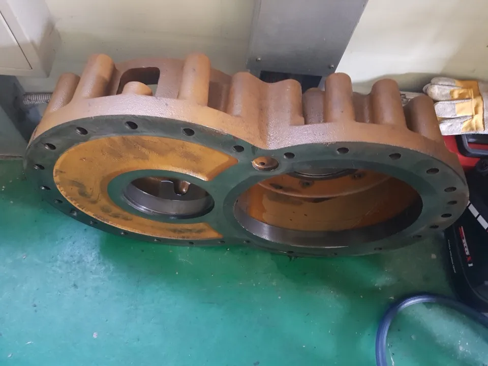 9W7394.. Case-Transfer Gear,cat used good parts.Genuin..D9N,D10N.589.D8L.D9R.Transmission.Tractor used parts..Transfer housing..
