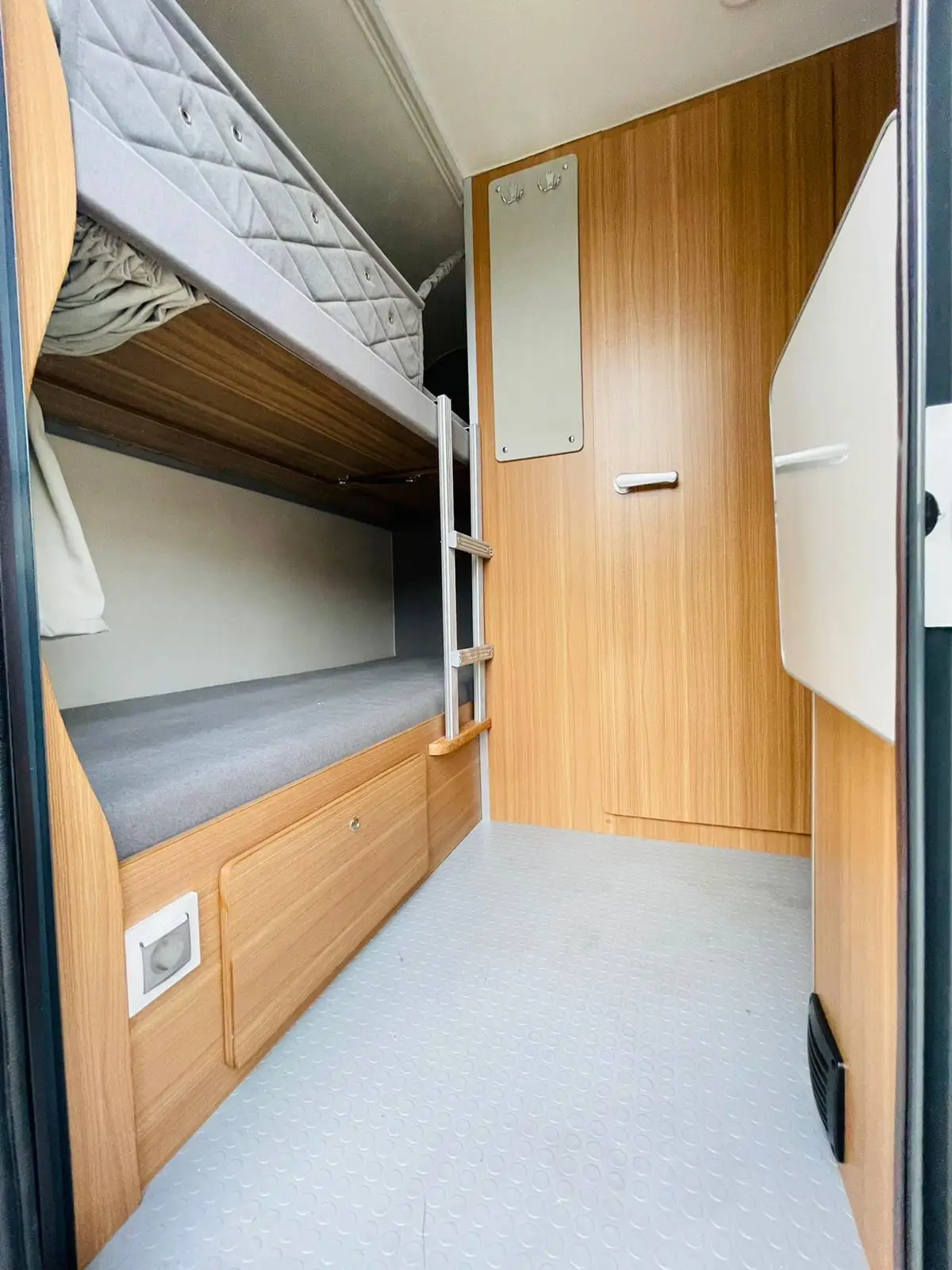 CARETTA UNCLE DELUXE CARAVAN FOR ALL YEAR STRONG AND HIGH QUALITY WITH LED LAMBS