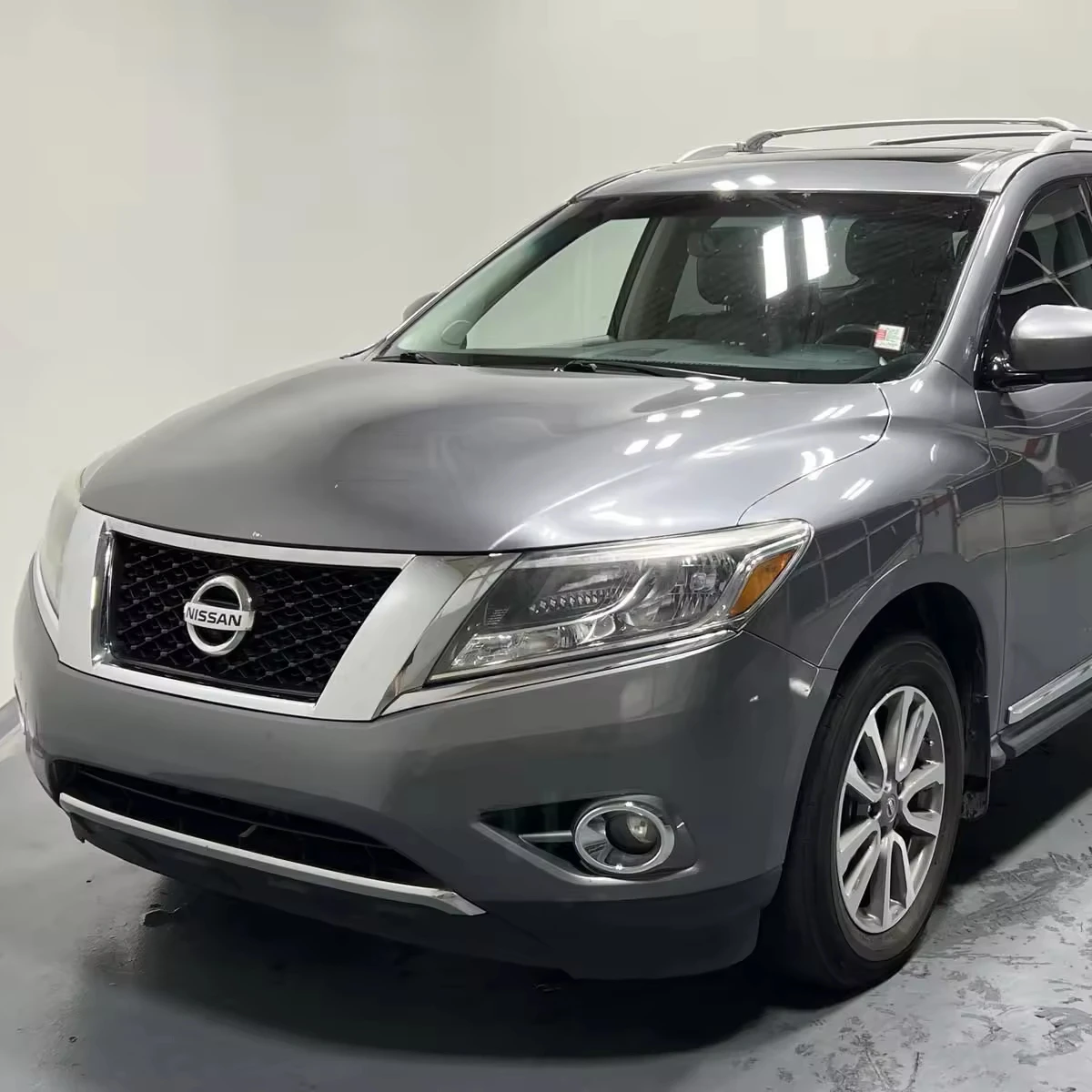 Продается хорошо используемый 2015 Nissans Path finder SL FWD Sport Utility 4D
