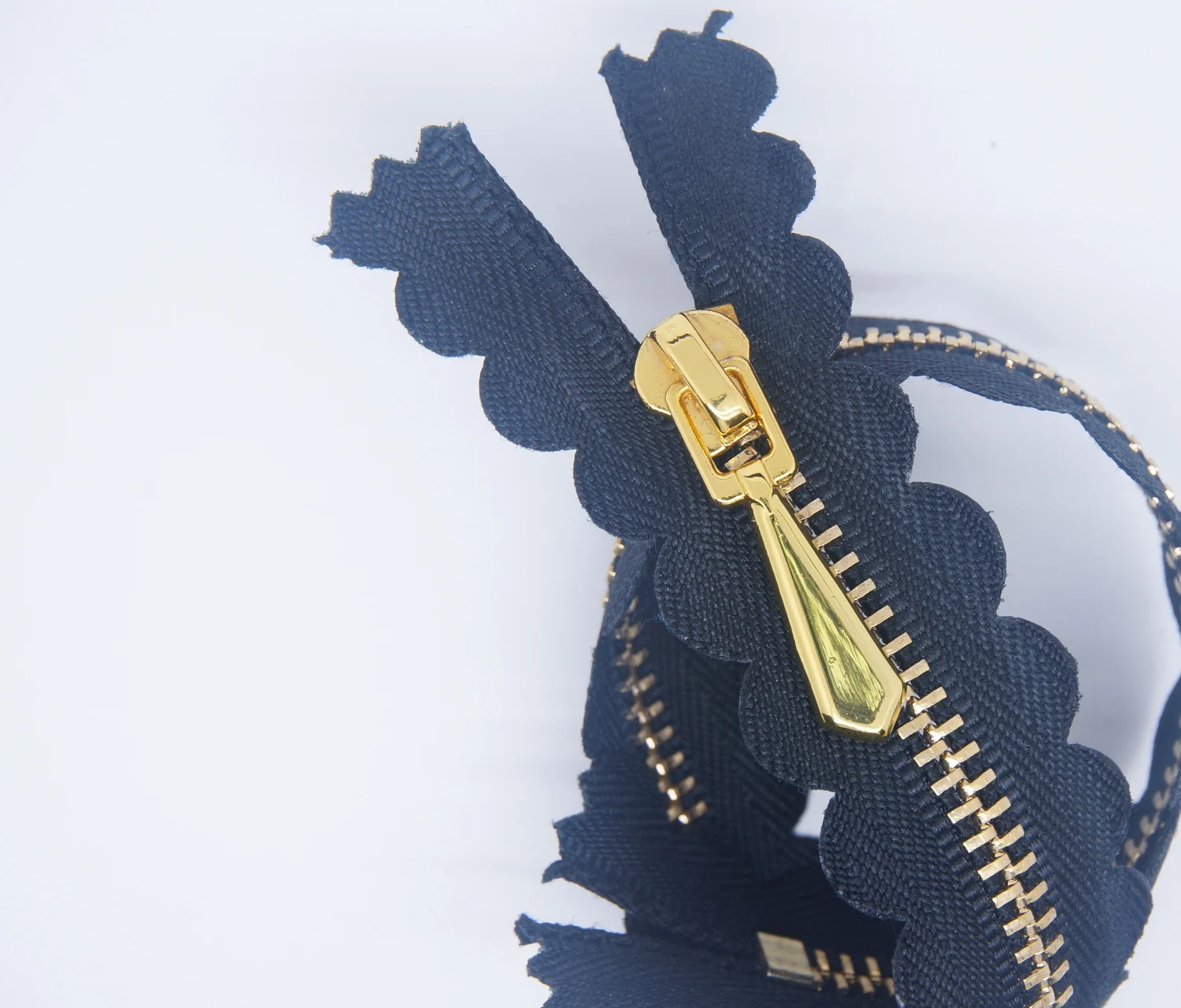 OEKO-TEX Metal zipper, glod teeth double slider lace tape