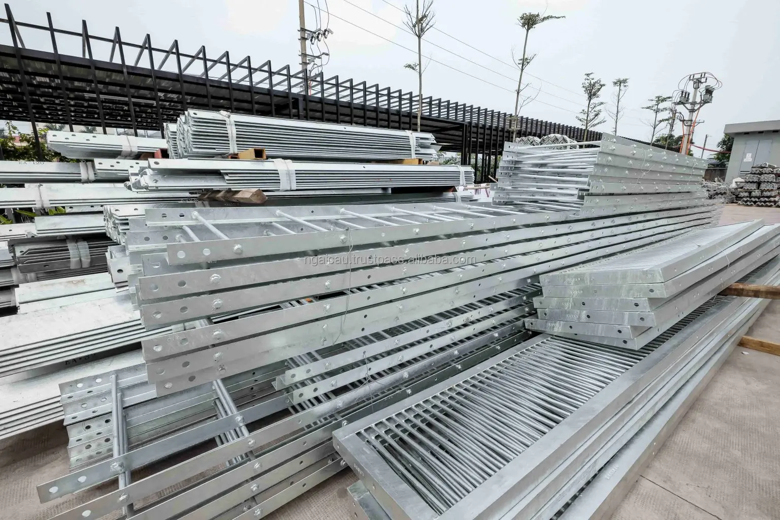 The Construction Of Galvanized Steel Safety Ladder Adhered To The Strictest Regulations In Vietnam