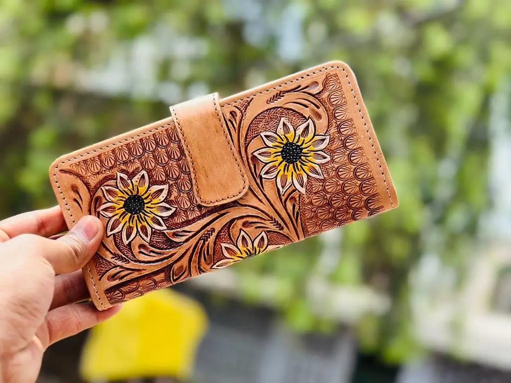 Handcrafted tooling Carving Embroidery Ladies Women Full Grain Leather Clutch Wallet Mobile Card Holder Vintage Wholesale Export