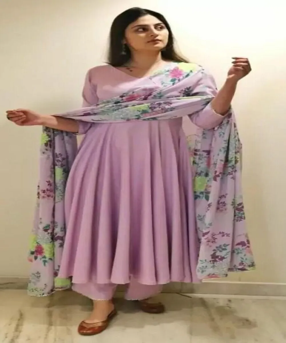 Fashion Fusion: Pakistani Style Salwar Kameez - Fusion of Traditional and Modern Styles, Creating a Chic and Stylish Fashion