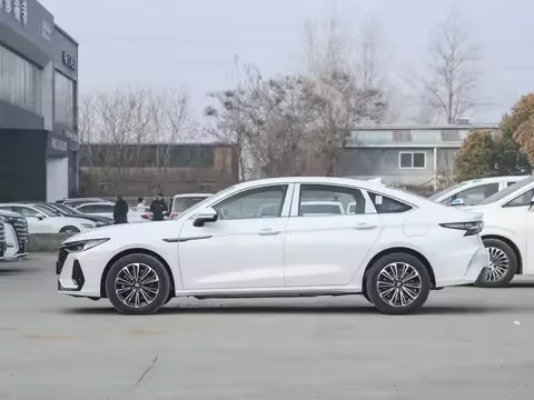 China Ev Chery Plug-in Hybrid Electric Vehicle Chery Fengyun A8 Phev Electric Car 4-door 5-seat Used Electric Cars