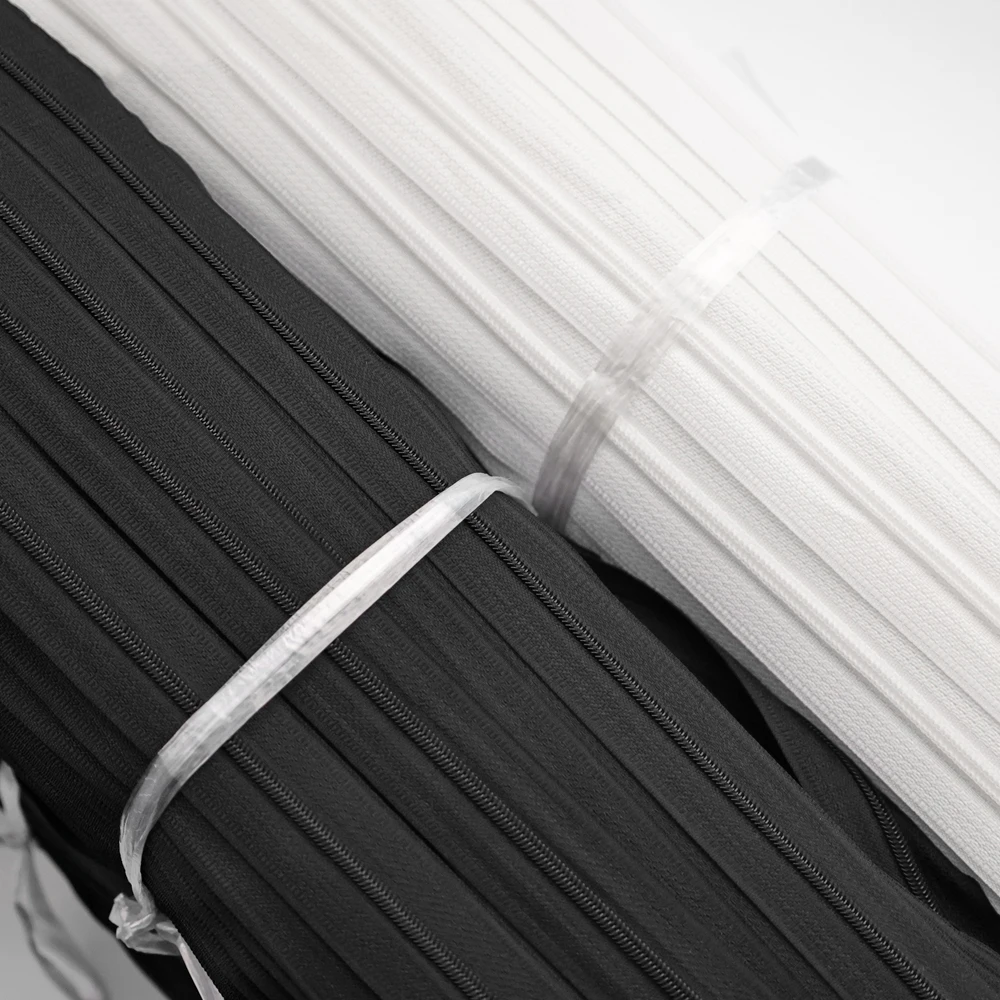 Competitive Price 3# 5# 8# 10# Nylon Zipper Tape By The Yard For Bag Suitcase Luggage Custom Big Zipper Production Nylon Zipper