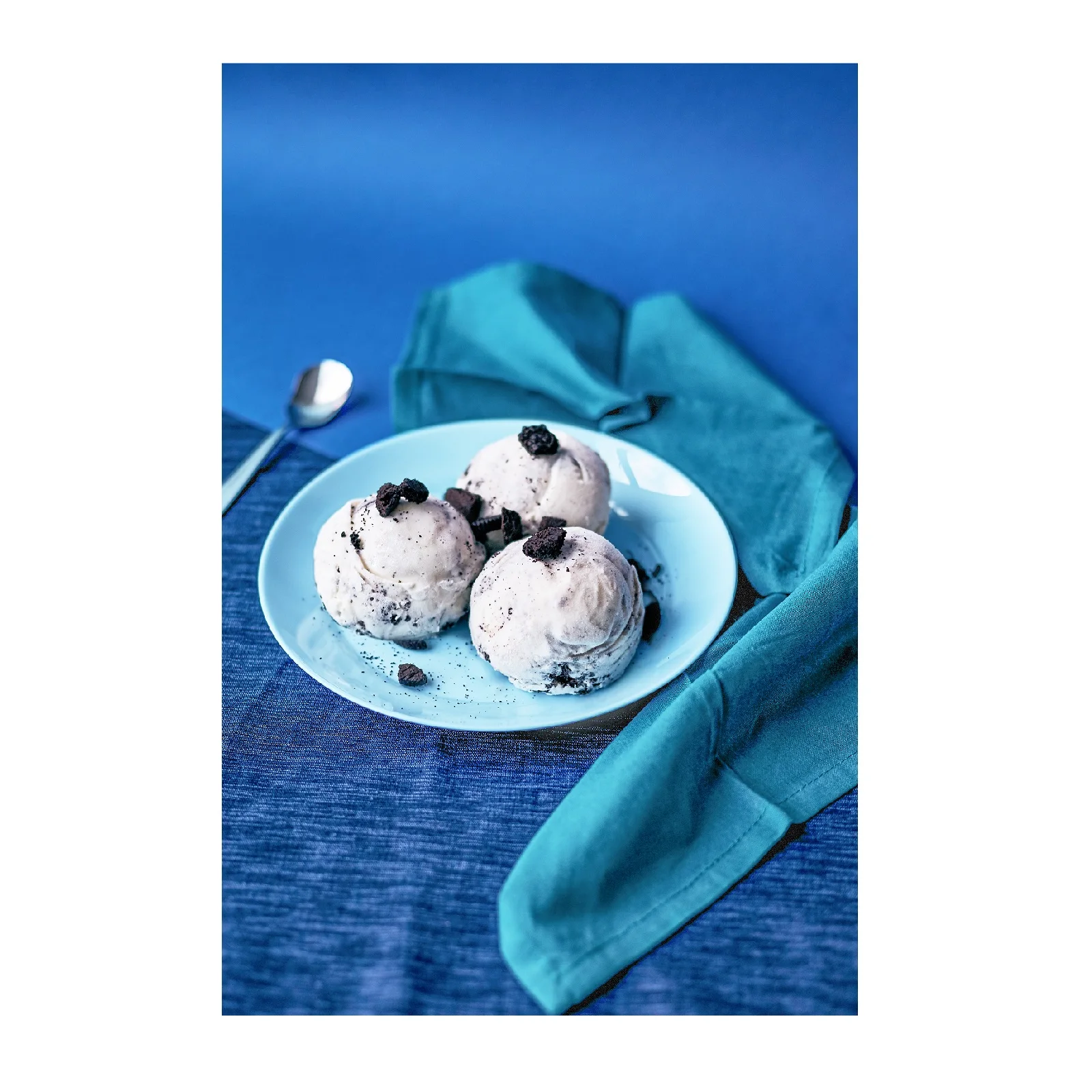 Crunchy Cookie Rich Vanilla Sweet Handcrafted 16oz Pint Classic Cookies & Cream Ice Cream in Bag Box Packaging From Singapore