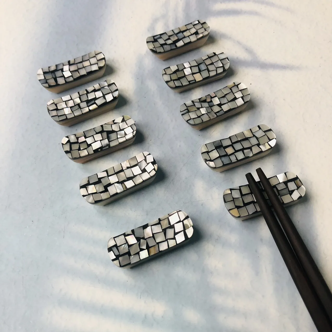 Дешевый держатель для палочек с перламутровой инкрустированной жемчужиной подставка еды посуда из Вьетнама Декор оптовая продажа