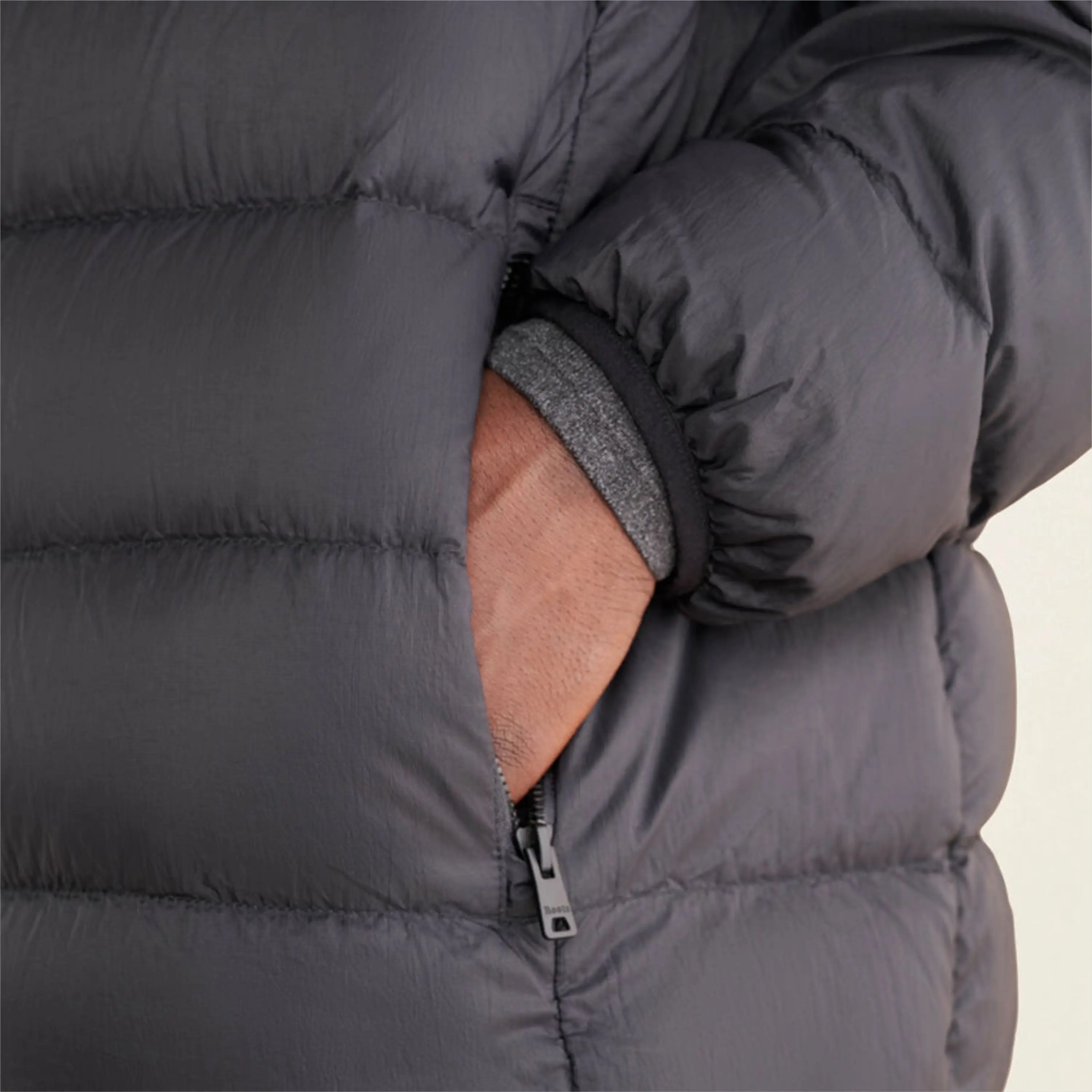 OEM Custom Mens Lightweight Goose Down Jacket | Water-Resistant Packable Puffer Jacket for Winter