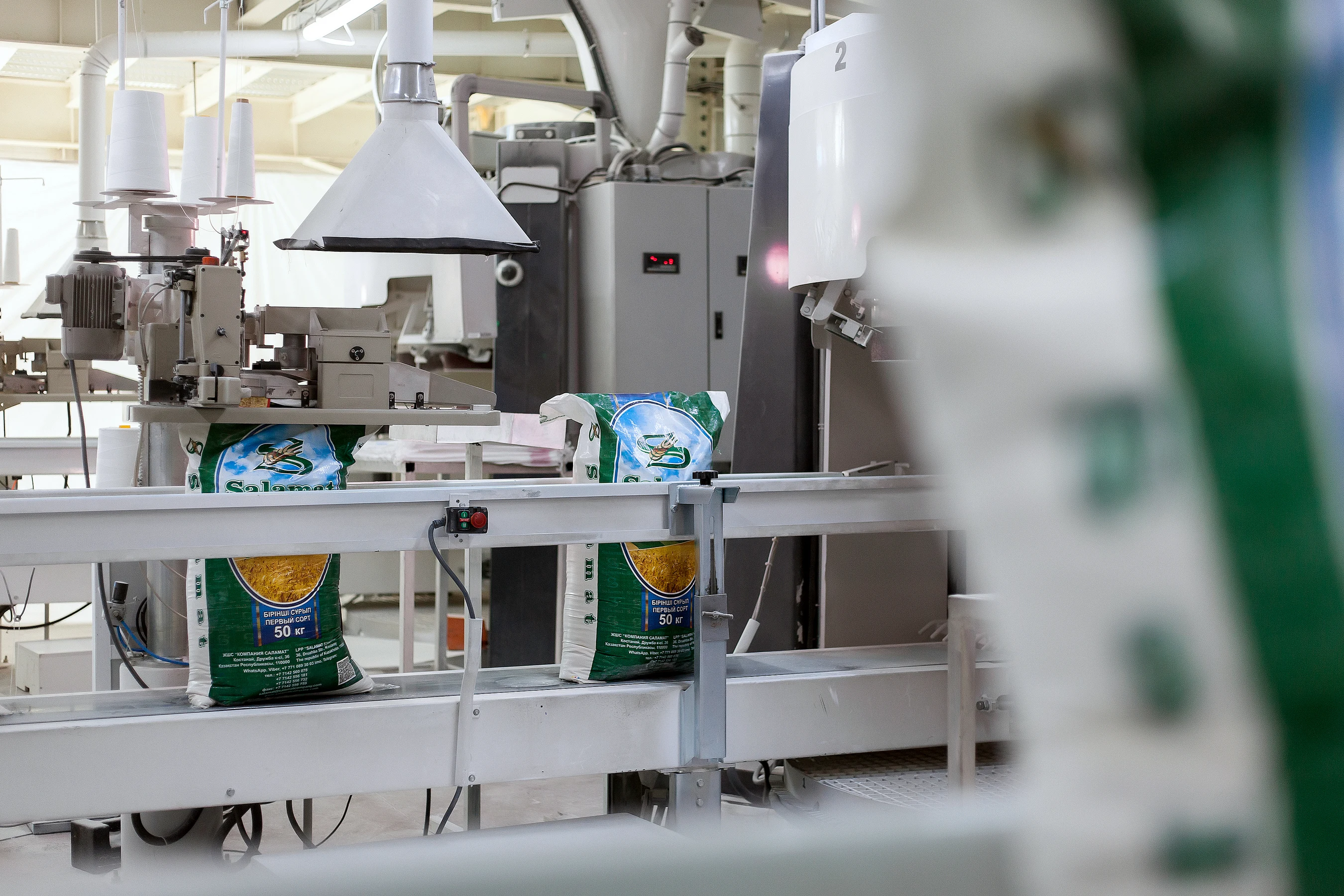 Пшеничная мука первого сорта «Саламат» продукт Казахстана упакован в пакеты 25 кг оптовые цены Горячая Распродажа пшеничной муки