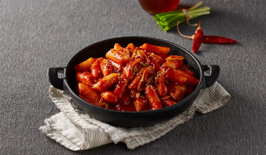 Goodbokki  hot Ready made food Easy to enjoy tteokbokki Rice cake Made in Korea with sauce Cup