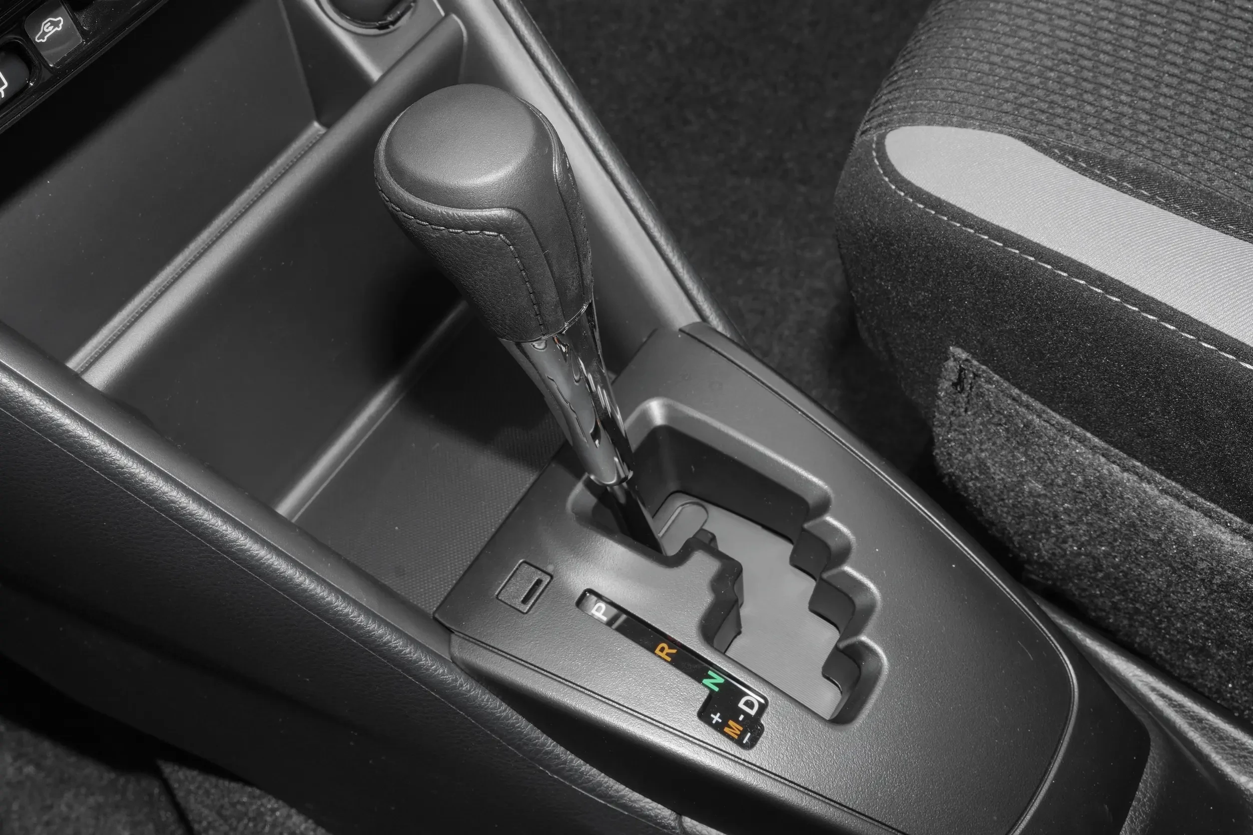 YARi S L is 2022 1.5L CVT leading PLUS version mini car gasoline  used gasoline cars