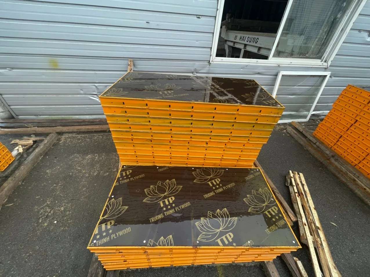 2023 Dynea Phenolic Film Face Melamine Glue WBP 12 Reused Times Eucalyptus Acacia Core Faced Plywood From Vietnam