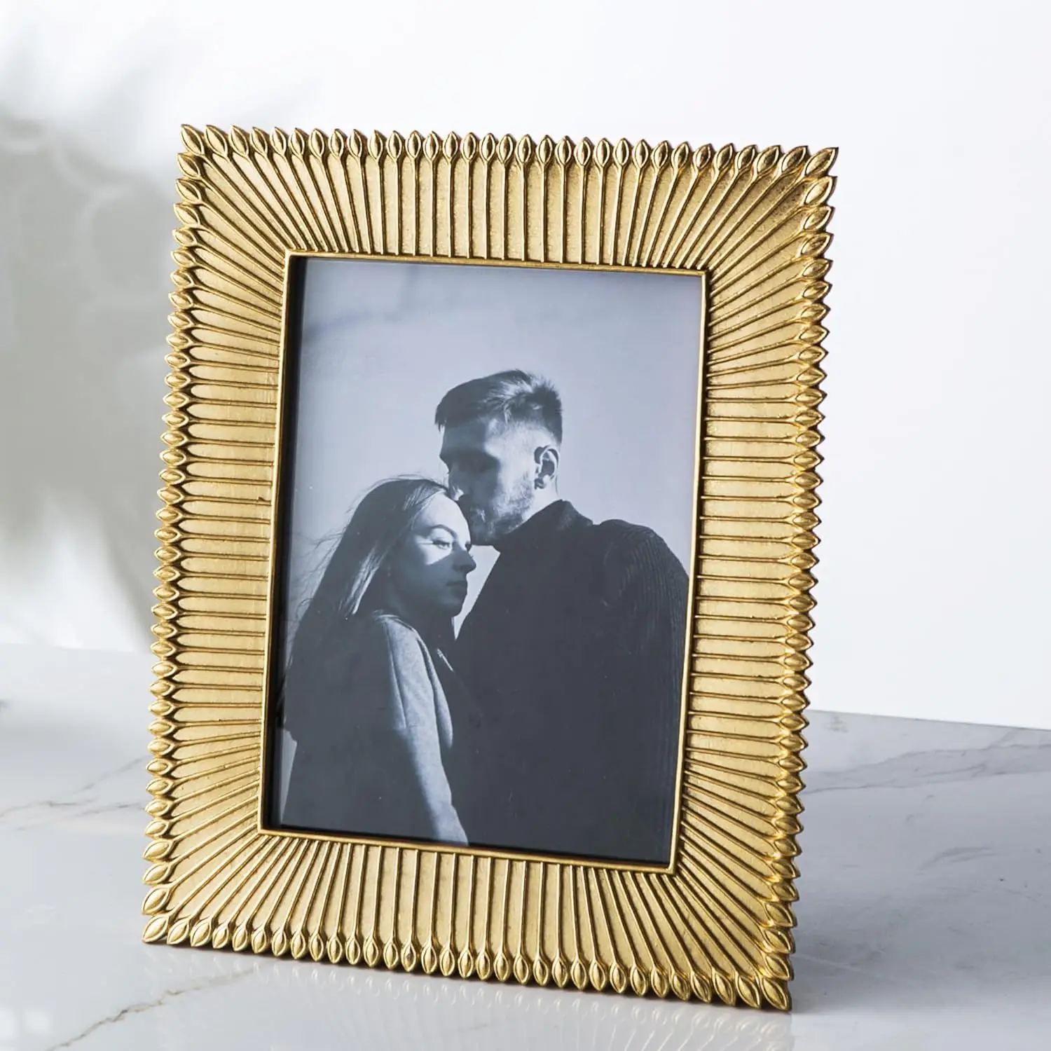 New Arrival Modern Rustic 6x8 Photo Frame Resin Table Top Display MDF Wood Wall Table Frame Home Decor Modern MDF Photo Frame