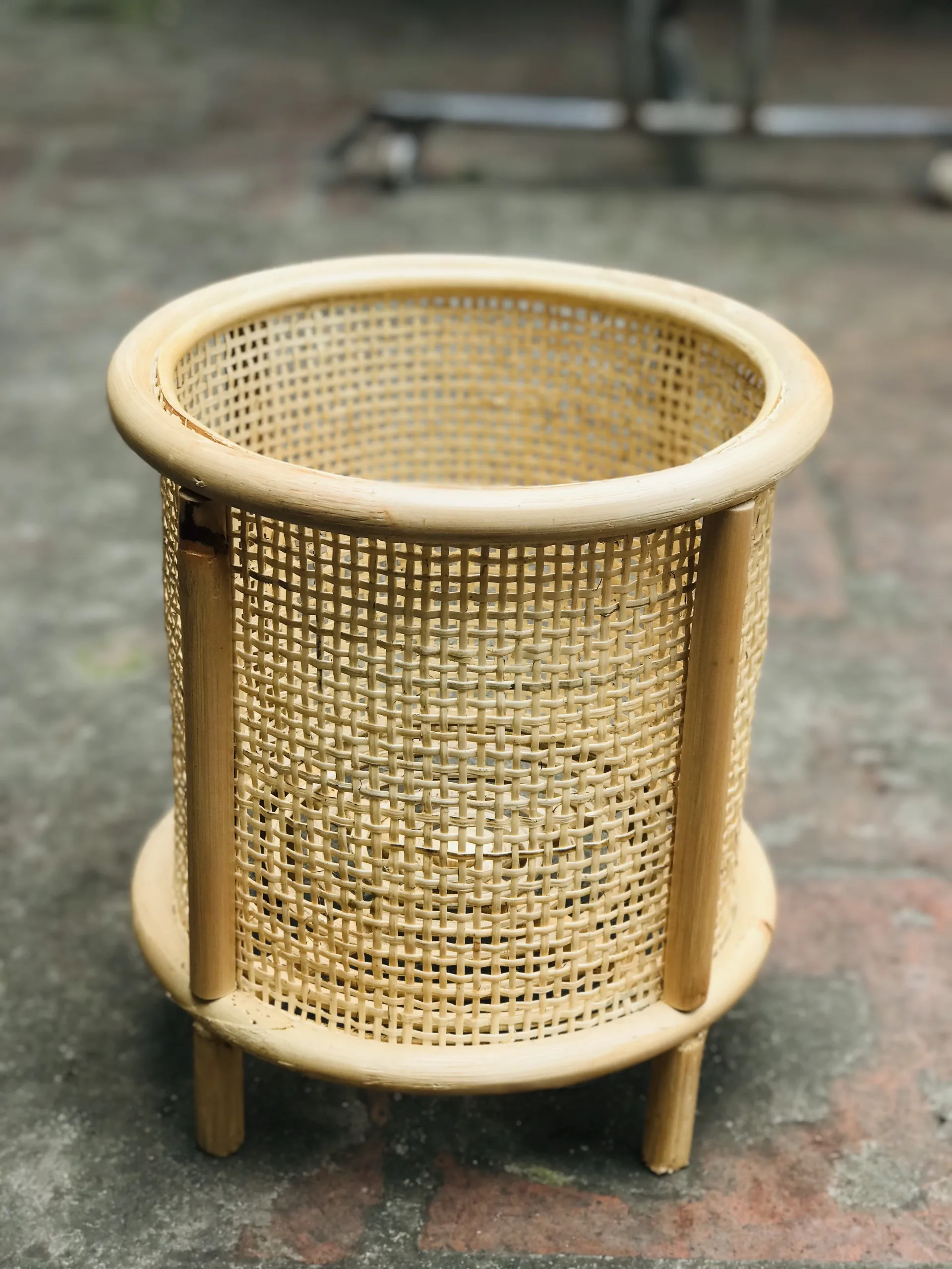 Handmade Small Rattan Wicker Plant Stand Flower Pot Holder Rack for Home Decor for Hotels and Restaurants