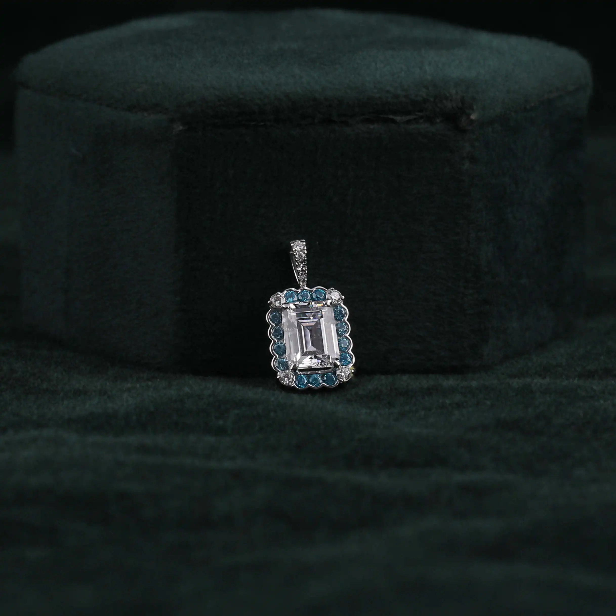 Customized 14KT Solid Gold Minimal Pendant Chain Lab Grown White Emerald Shaped Diamond Gold Plated for All Occasions for Women