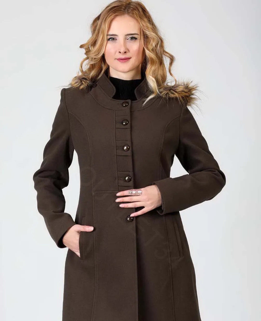 Winter New Arrival Vinyl Cropped Puffer Down Jacket Women Clothing Waterproof OEM Cotton Shell agile supply chains