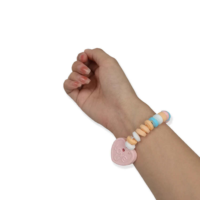 Factory Wholesale Necklace Bracelet Heart Shaped Hard Candies Tablet Candy Sweet Bonbons Pressed Candy for Girls