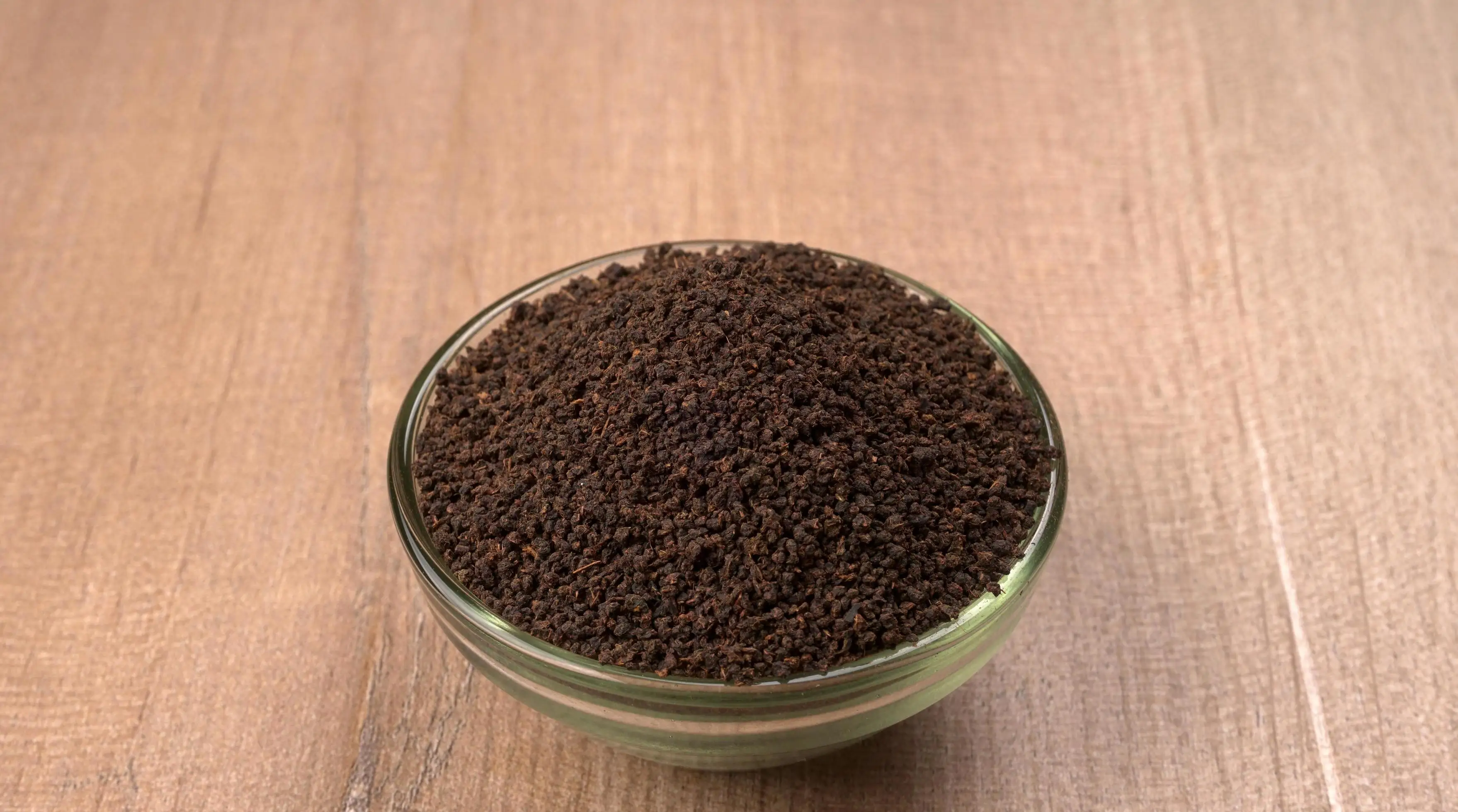 Ceylon Tea granules in black colour round shape granules available in stock in cheap price