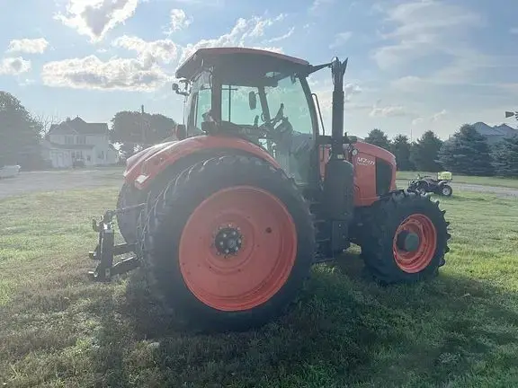 Довольно использованный Kubota M7.171 с хорошим состоянием для продажи