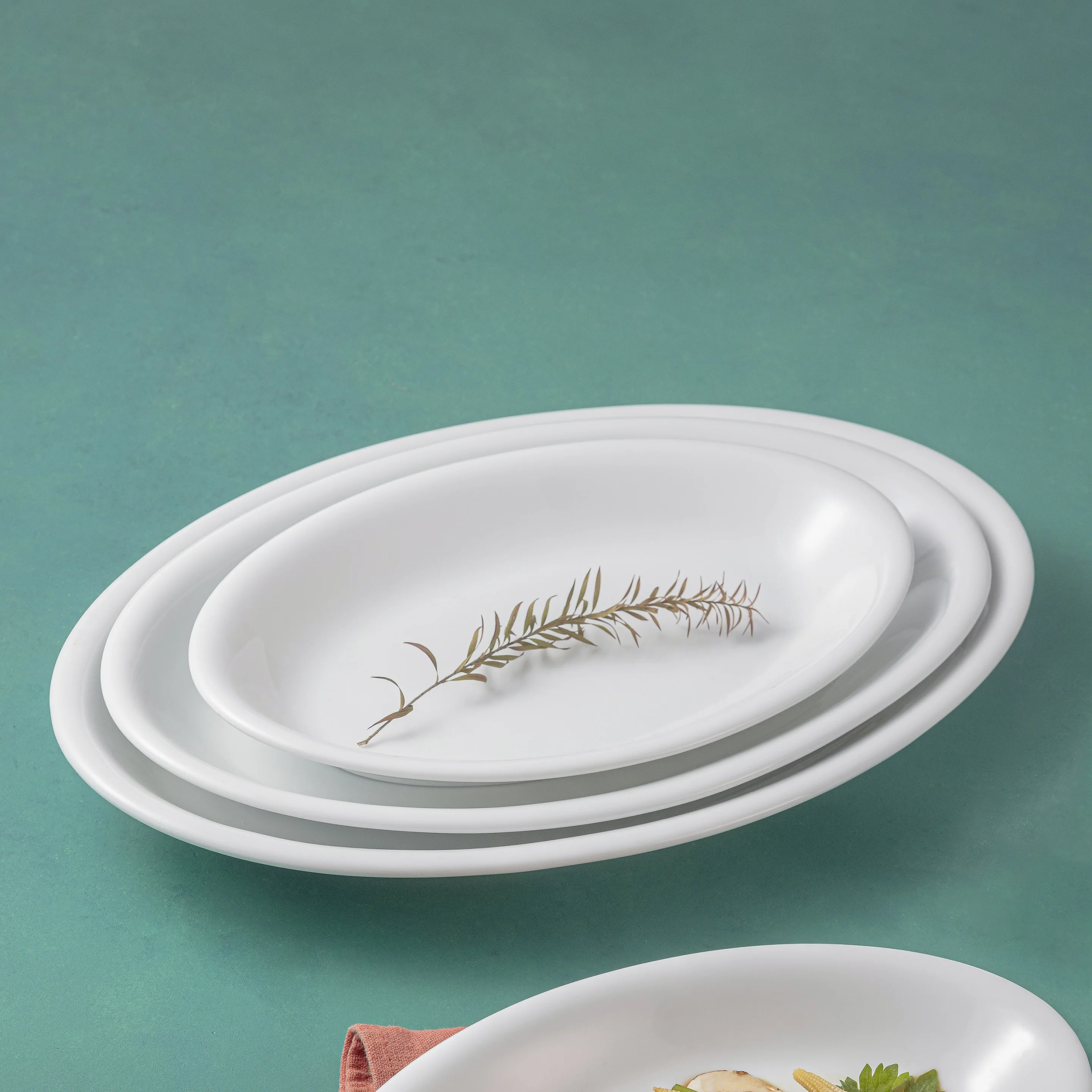 OEM 12'  High quality white porcelain plain oval smooth dinner plate for hotel restaurants wholesale porcelain manufacture
