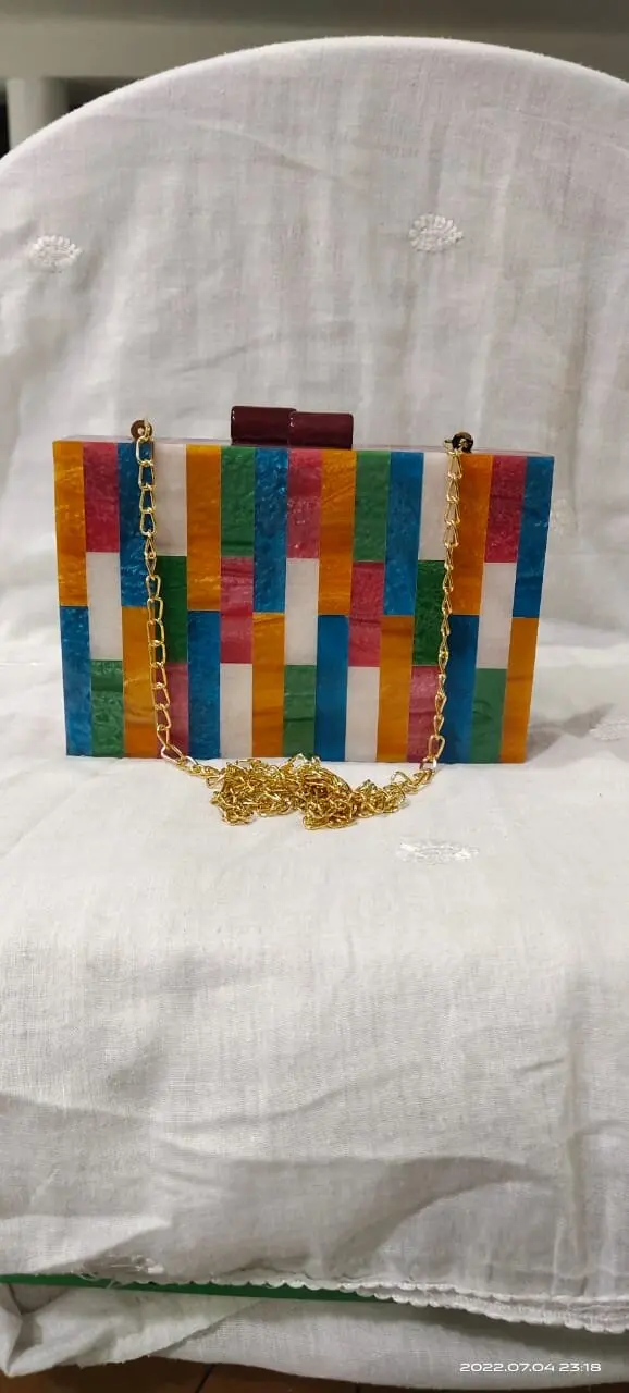 Женский прямоугольный клатч из дерева