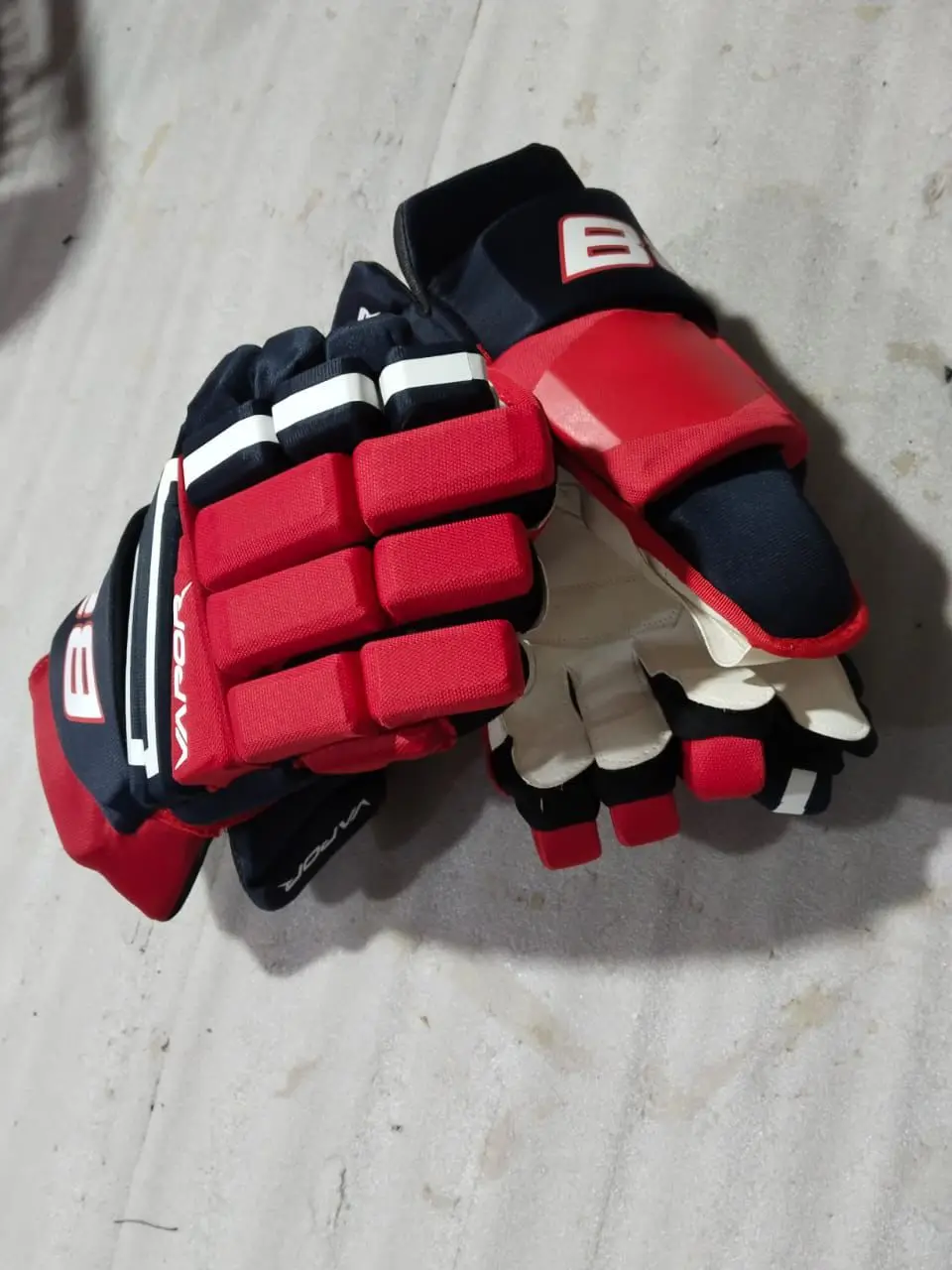 IBERIA Custom Wholesale Premium Hi quality Ice Hockey Gloves For Senior/Junior /Youth
