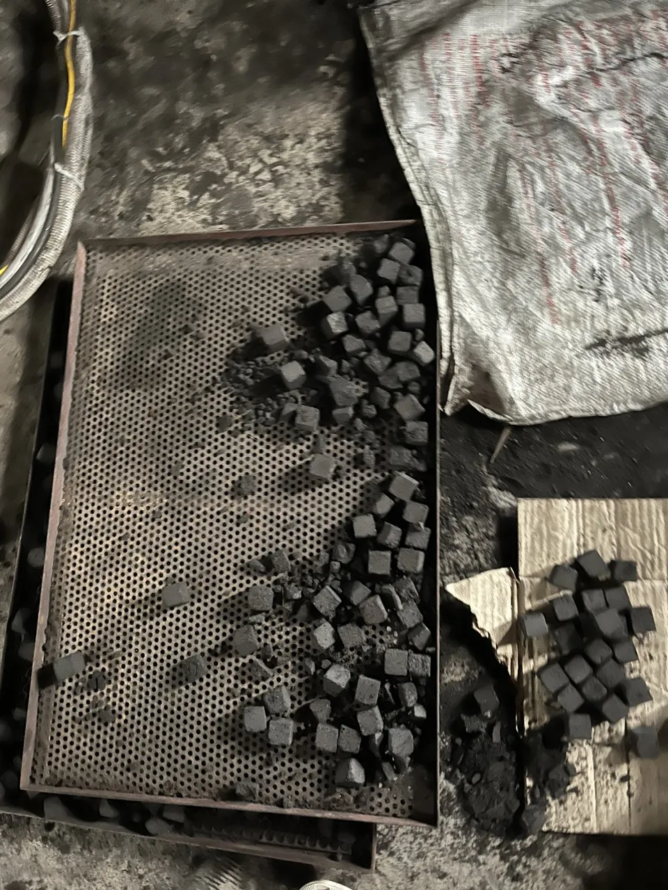 Vietnam Plant Origin Sawdust BBQ Charcoal 100% Smokeless Sawdust Briquette Long Burning Hardwood charcoal BBQ