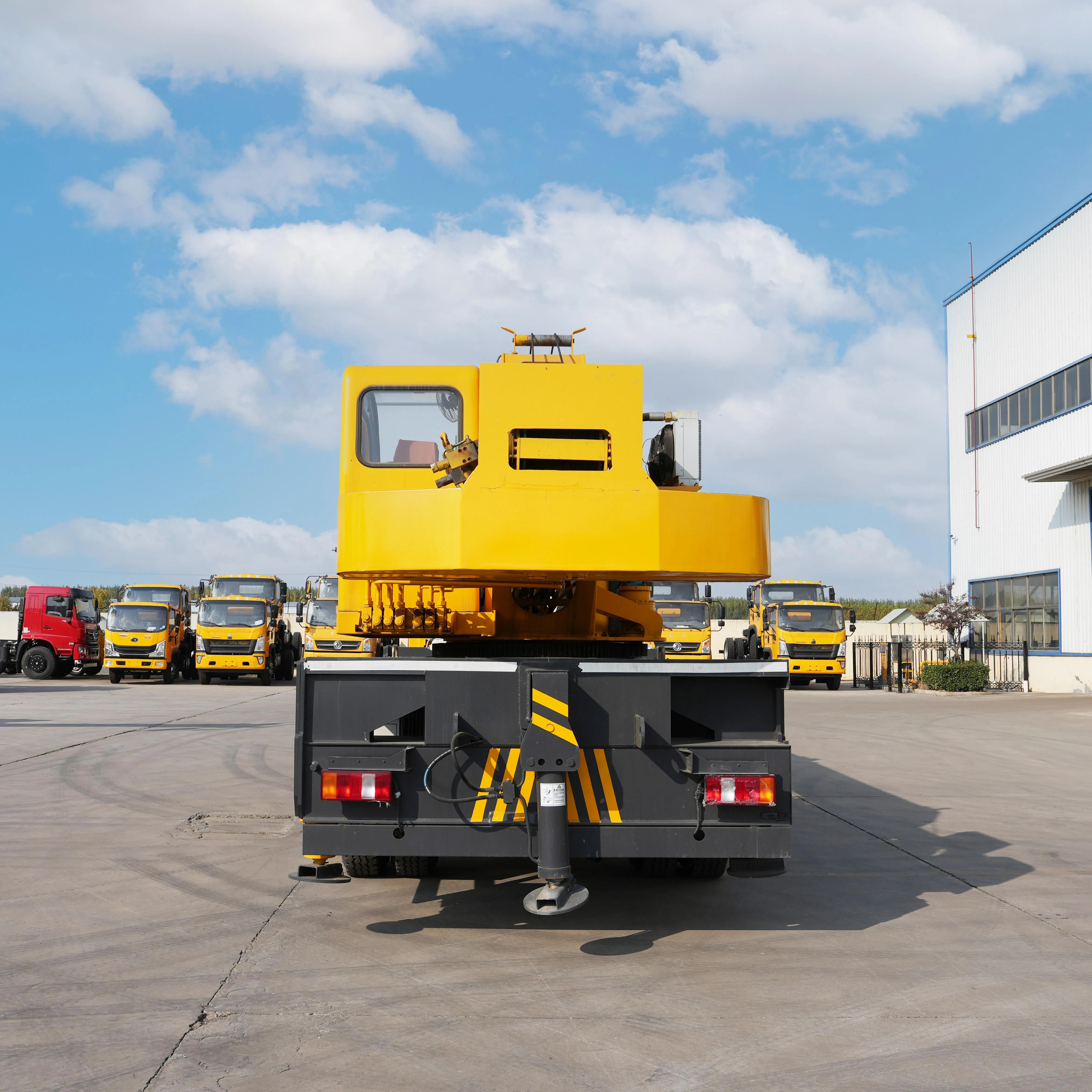 Clearance small construction crane full hydraulic pressure Cranes Truck with lift crane